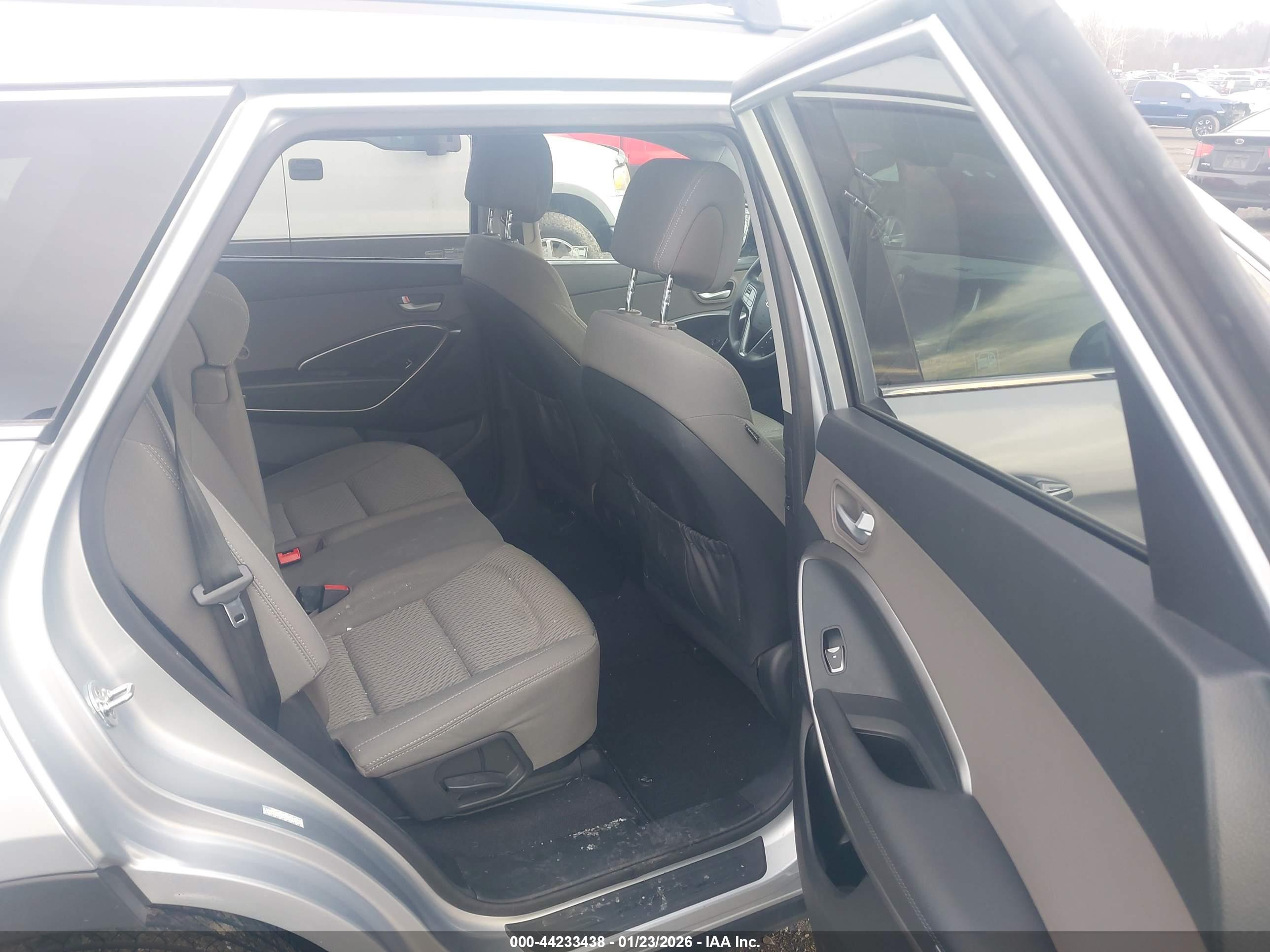 HYUNDAI SANTA image 8