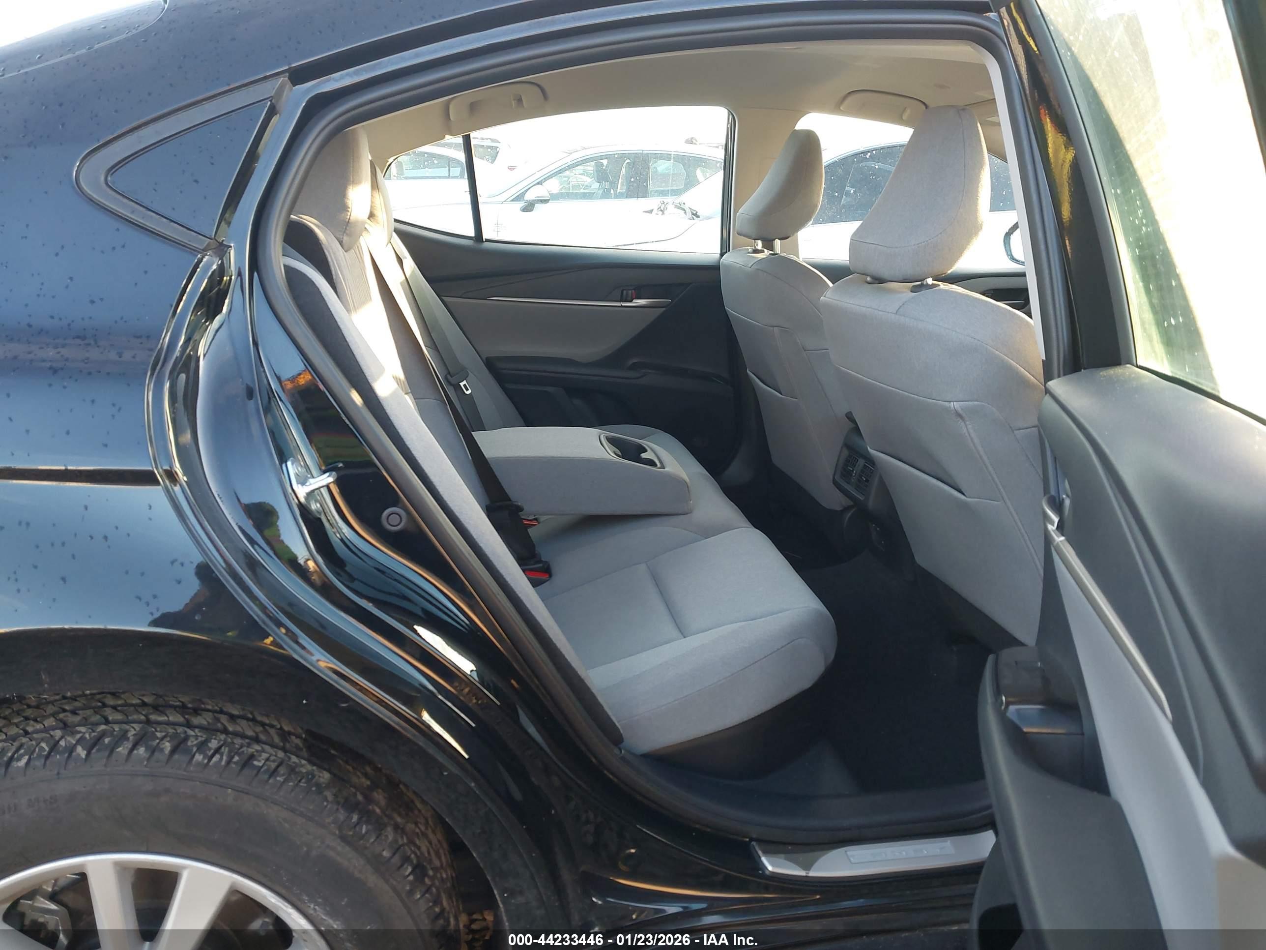 TOYOTA CAMRY image 8