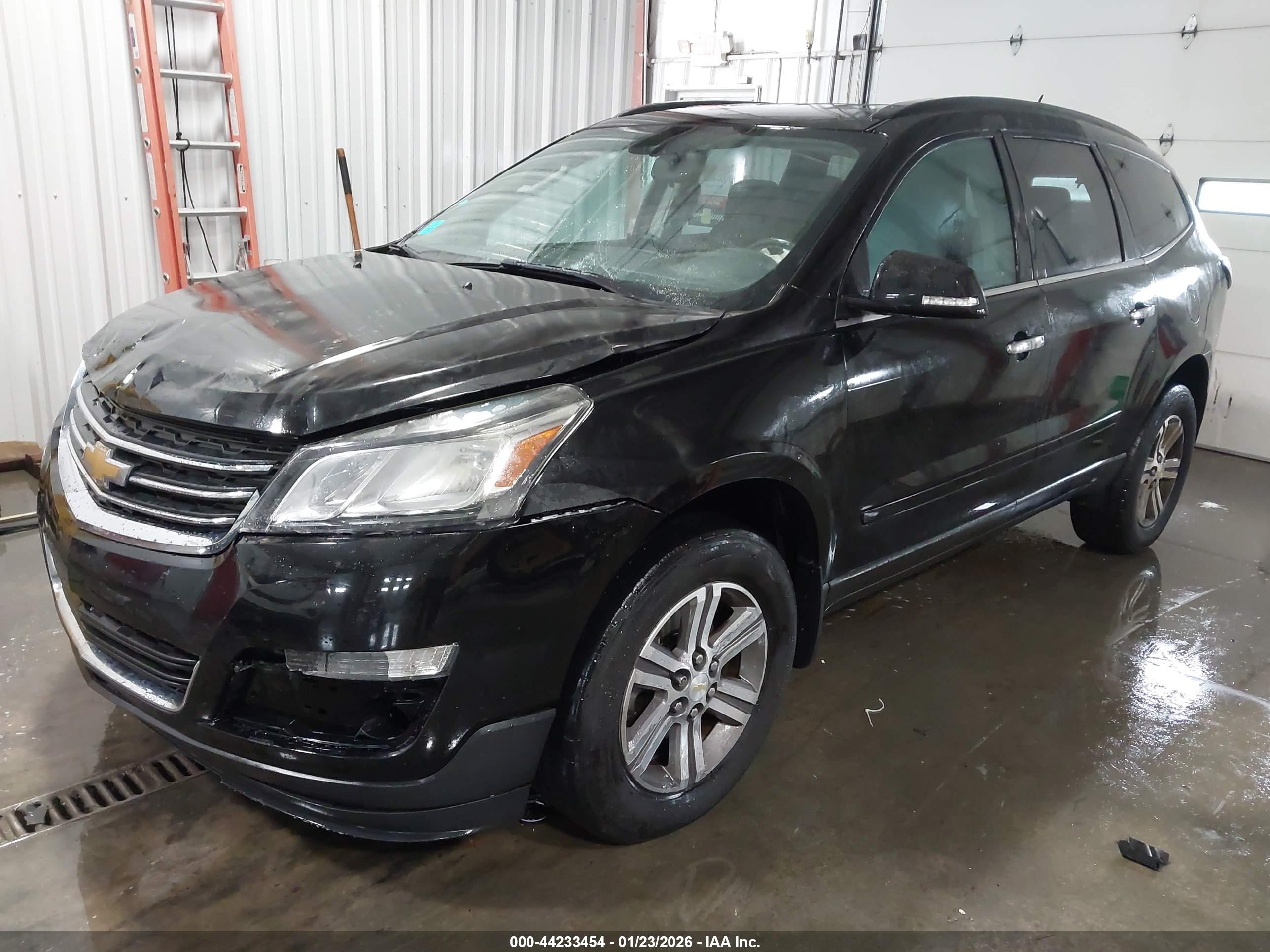 CHEVROLET TRAVERSE image 2