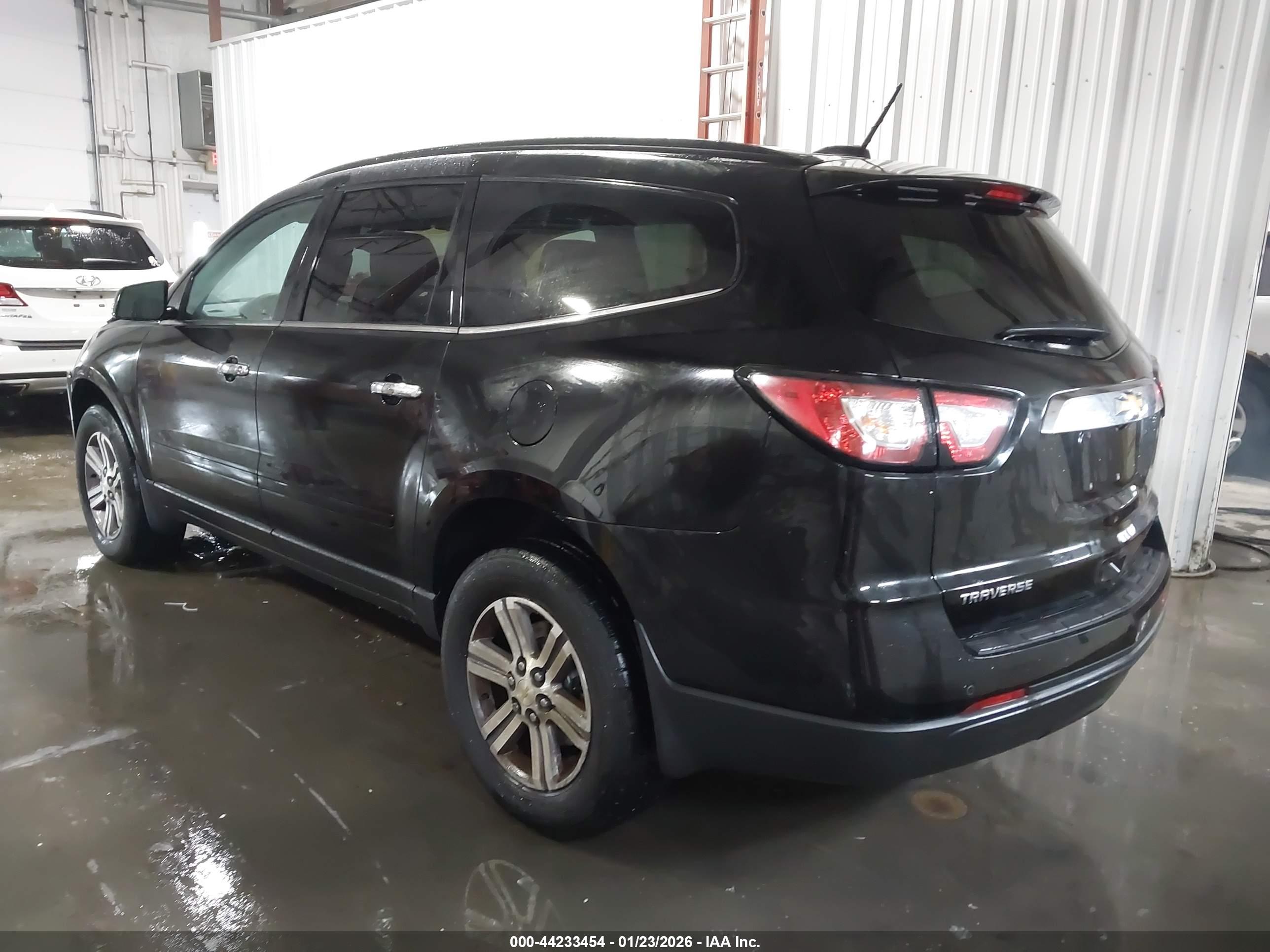 CHEVROLET TRAVERSE image 3