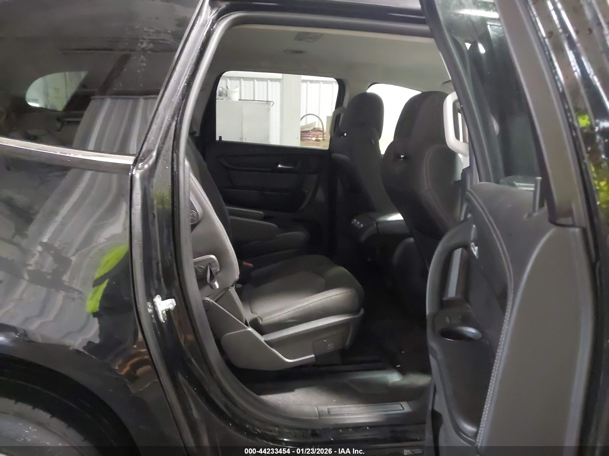 CHEVROLET TRAVERSE image 8