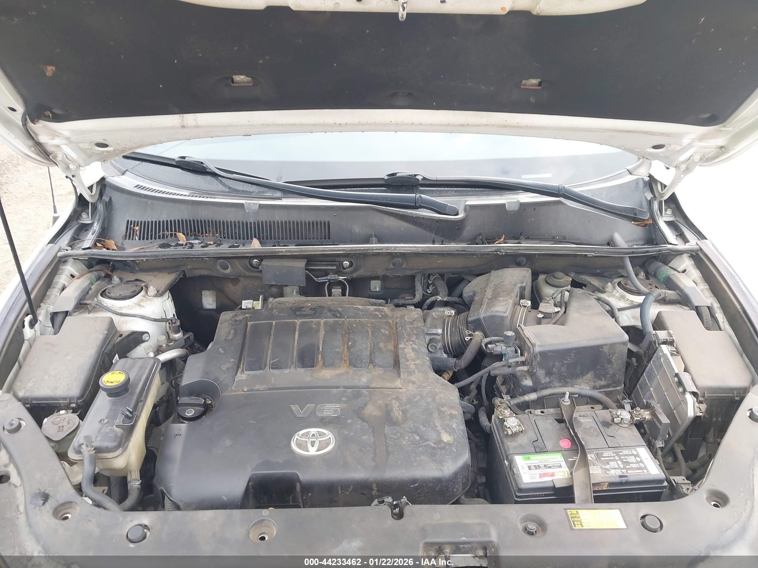 TOYOTA RAV4 image 10