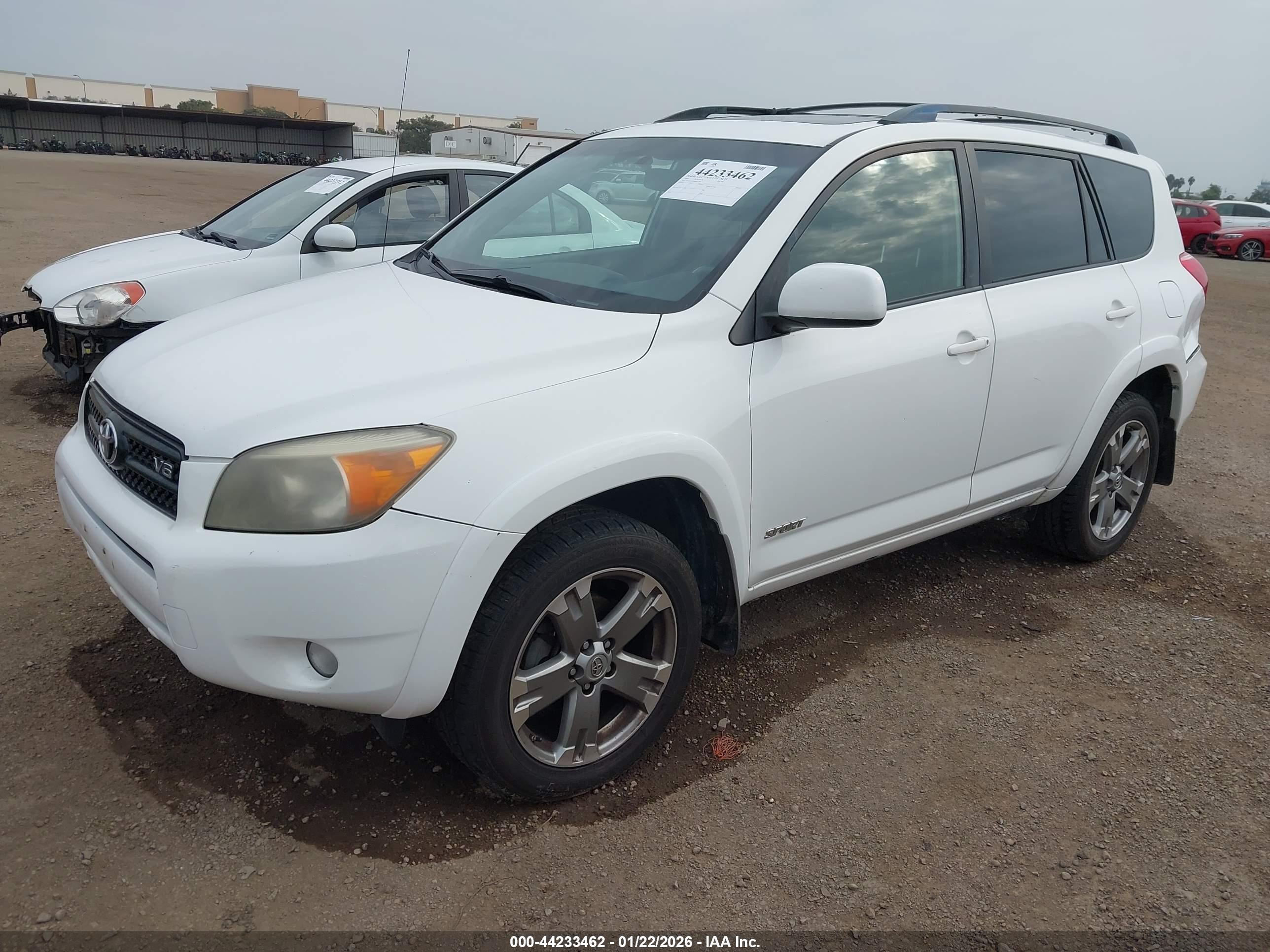 TOYOTA RAV4 image 2