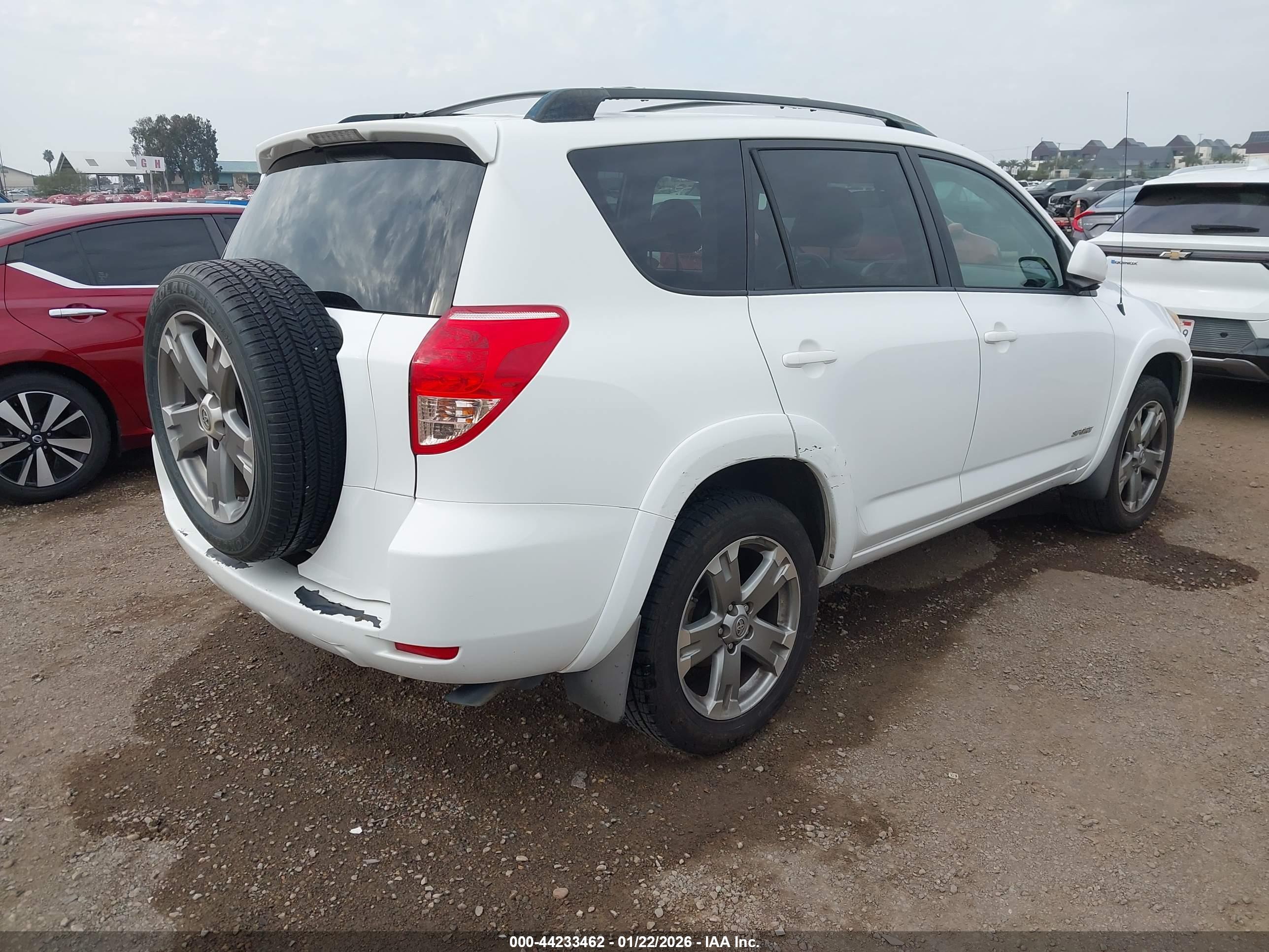 TOYOTA RAV4 image 4