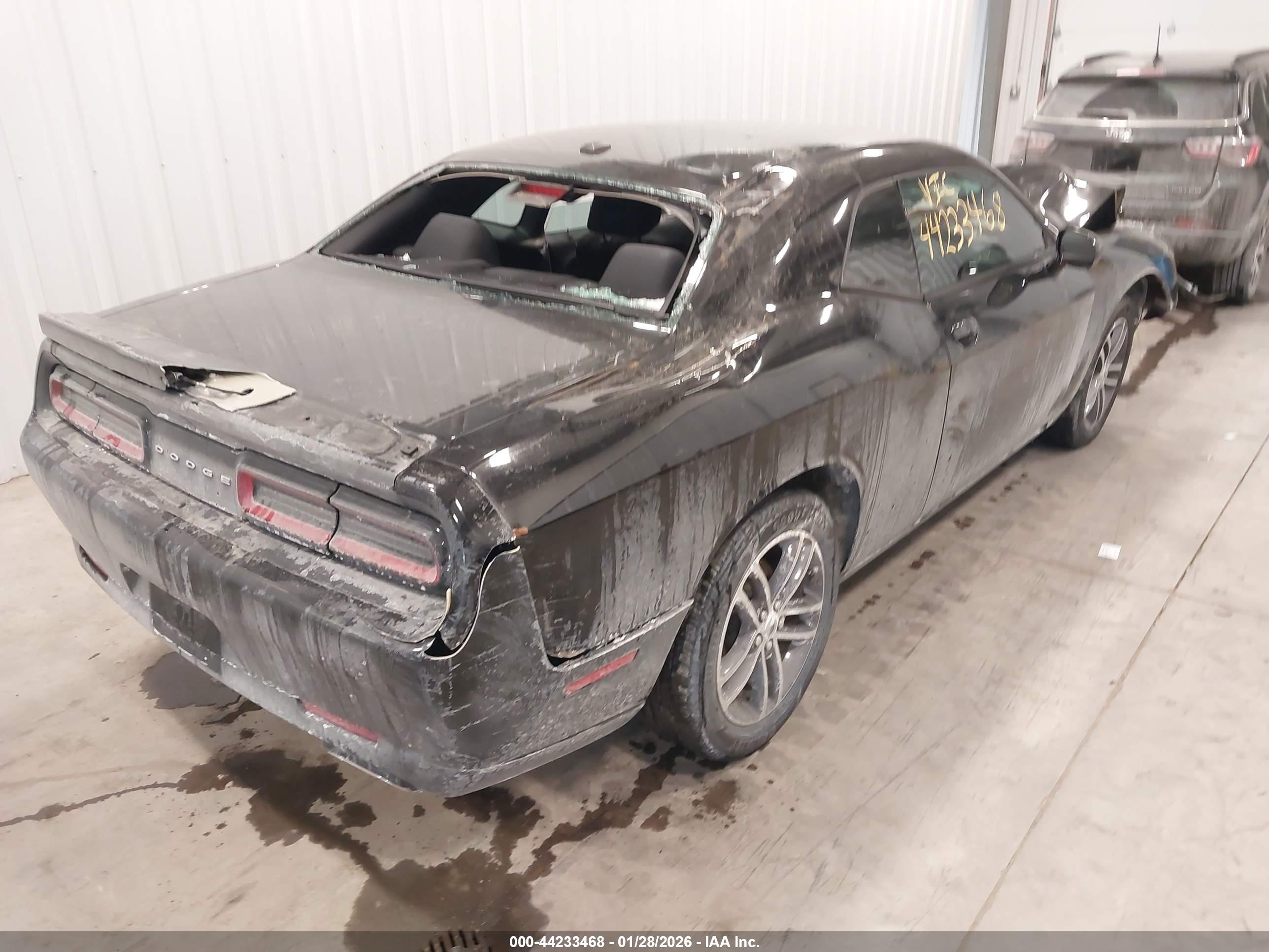 DODGE CHALLENGER image 4