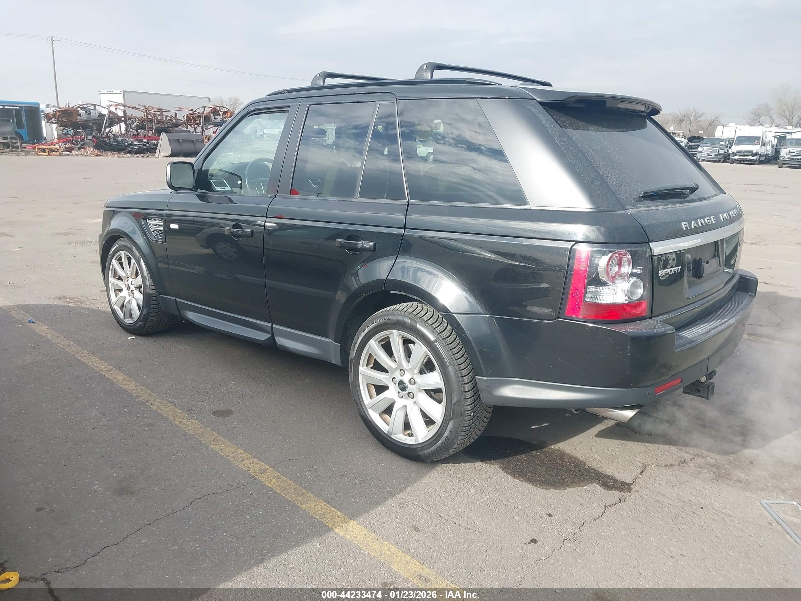 LAND ROVER image 3