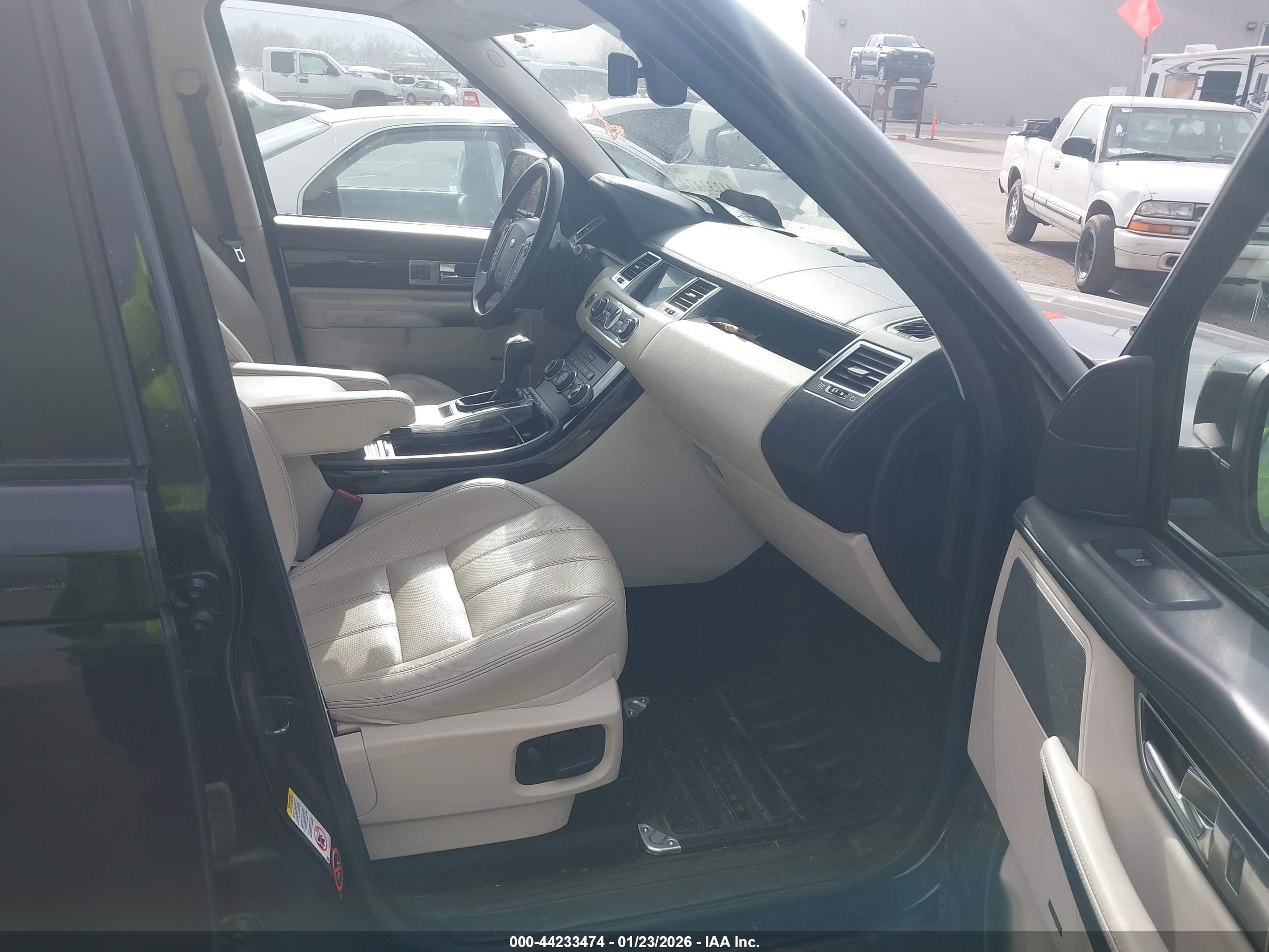 LAND ROVER image 5