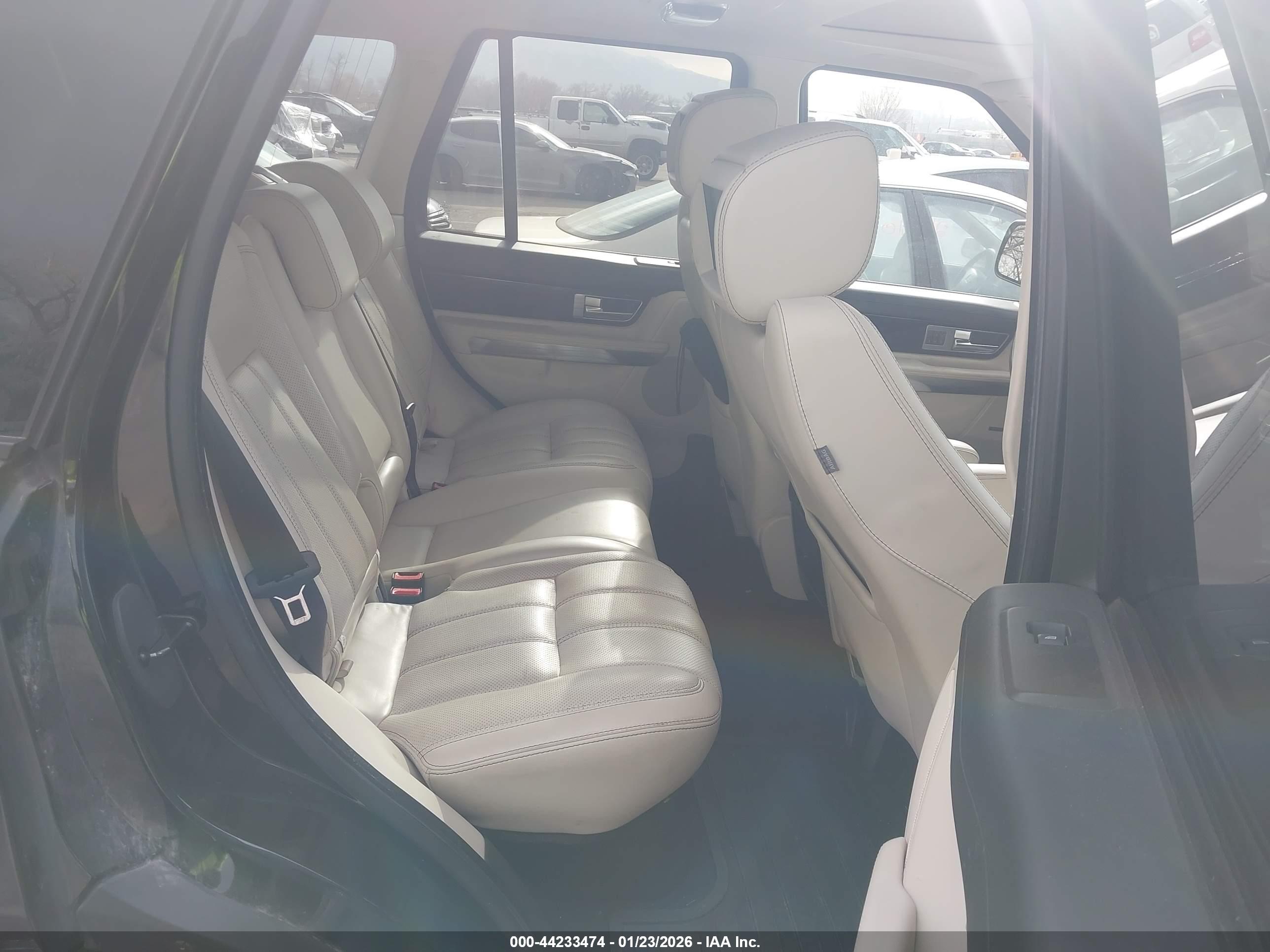 LAND ROVER image 8