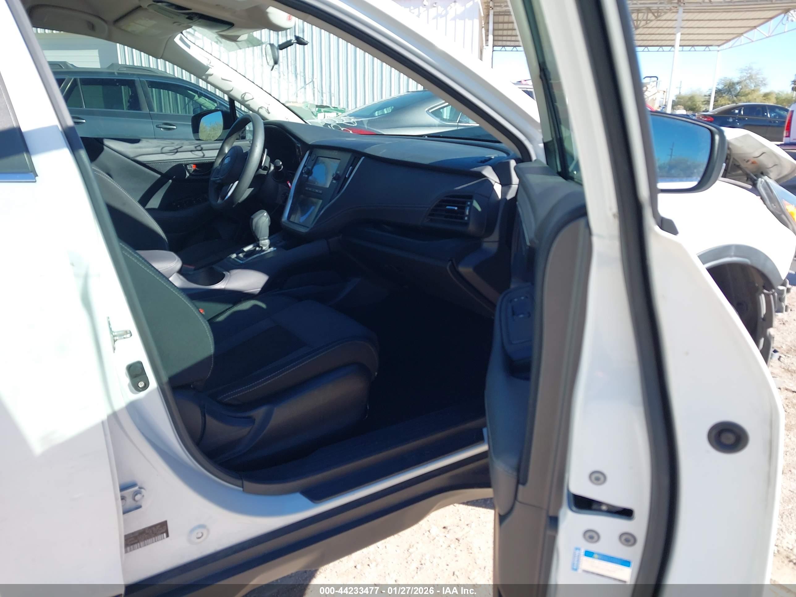 SUBARU OUTBACK image 5