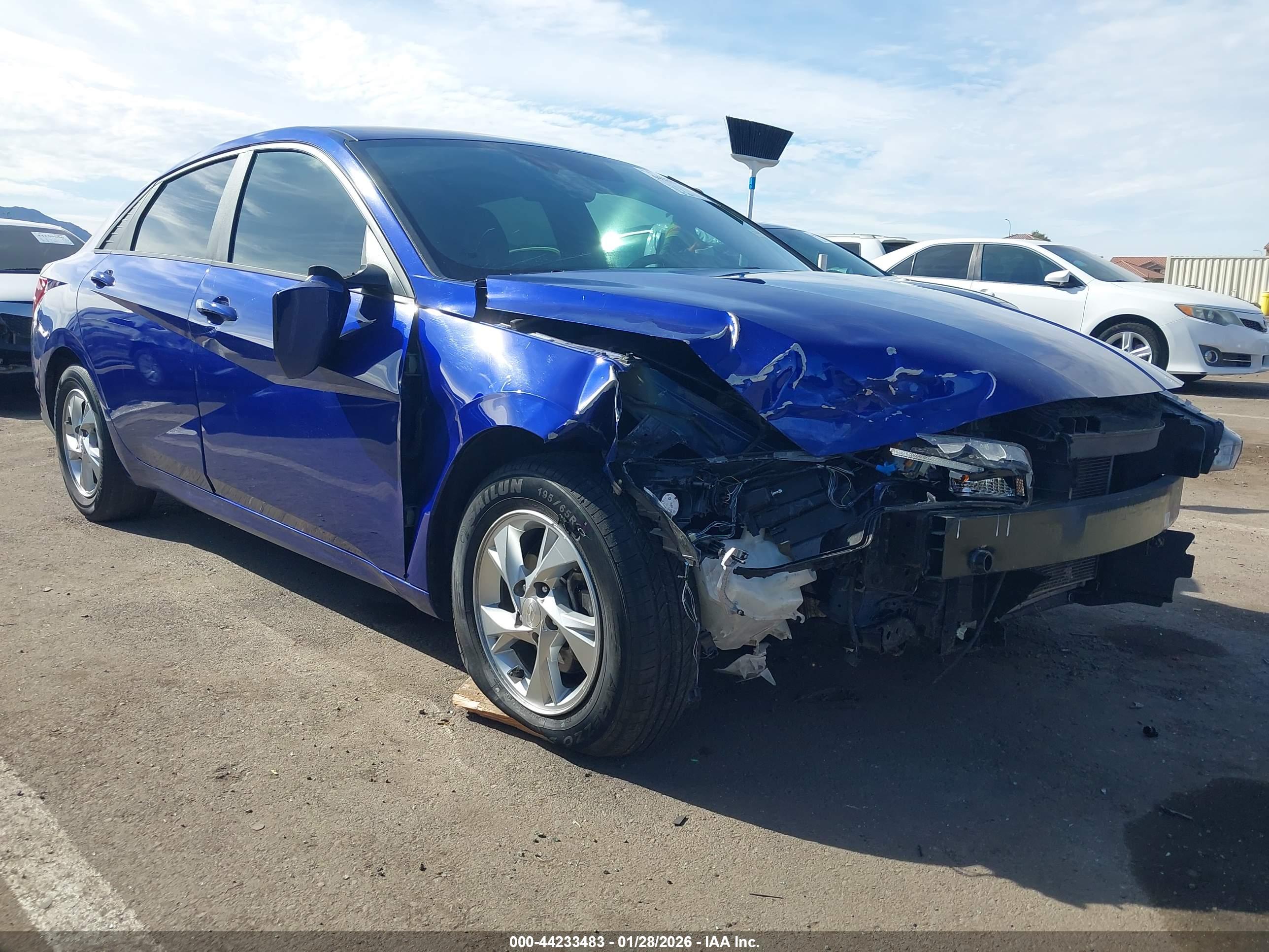 HYUNDAI ELANTRA image 6