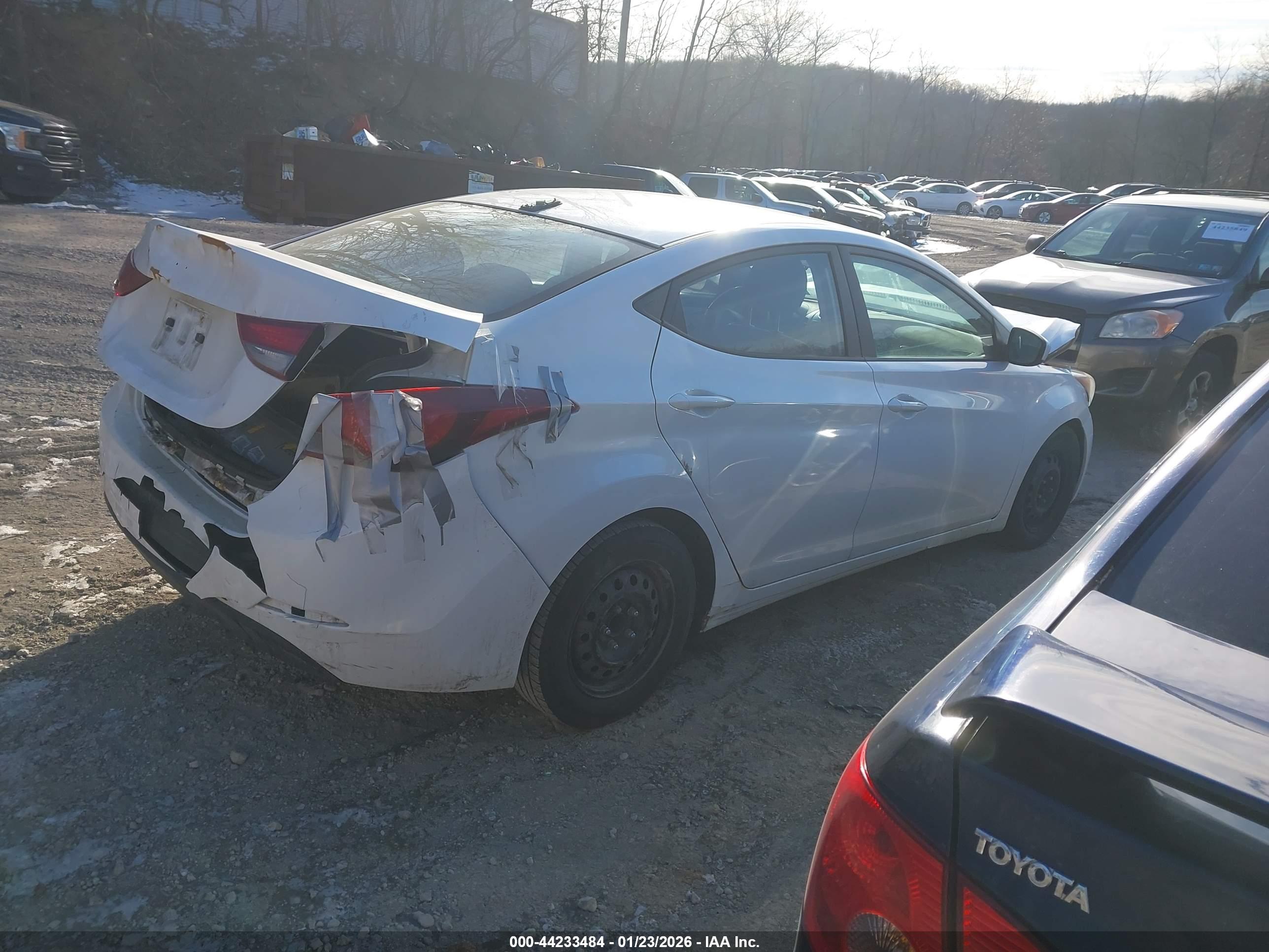 HYUNDAI ELANTRA image 4
