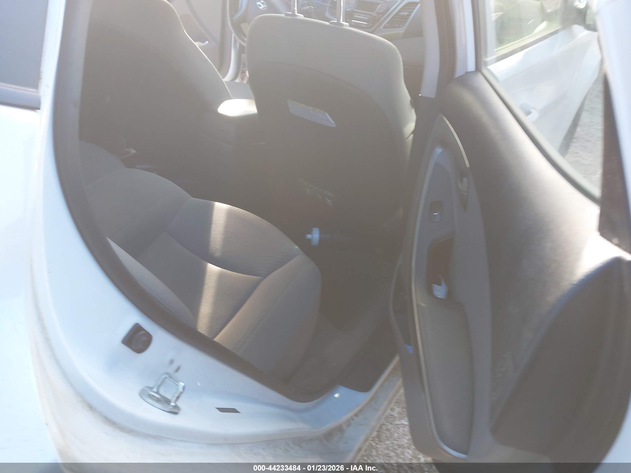 HYUNDAI ELANTRA image 8