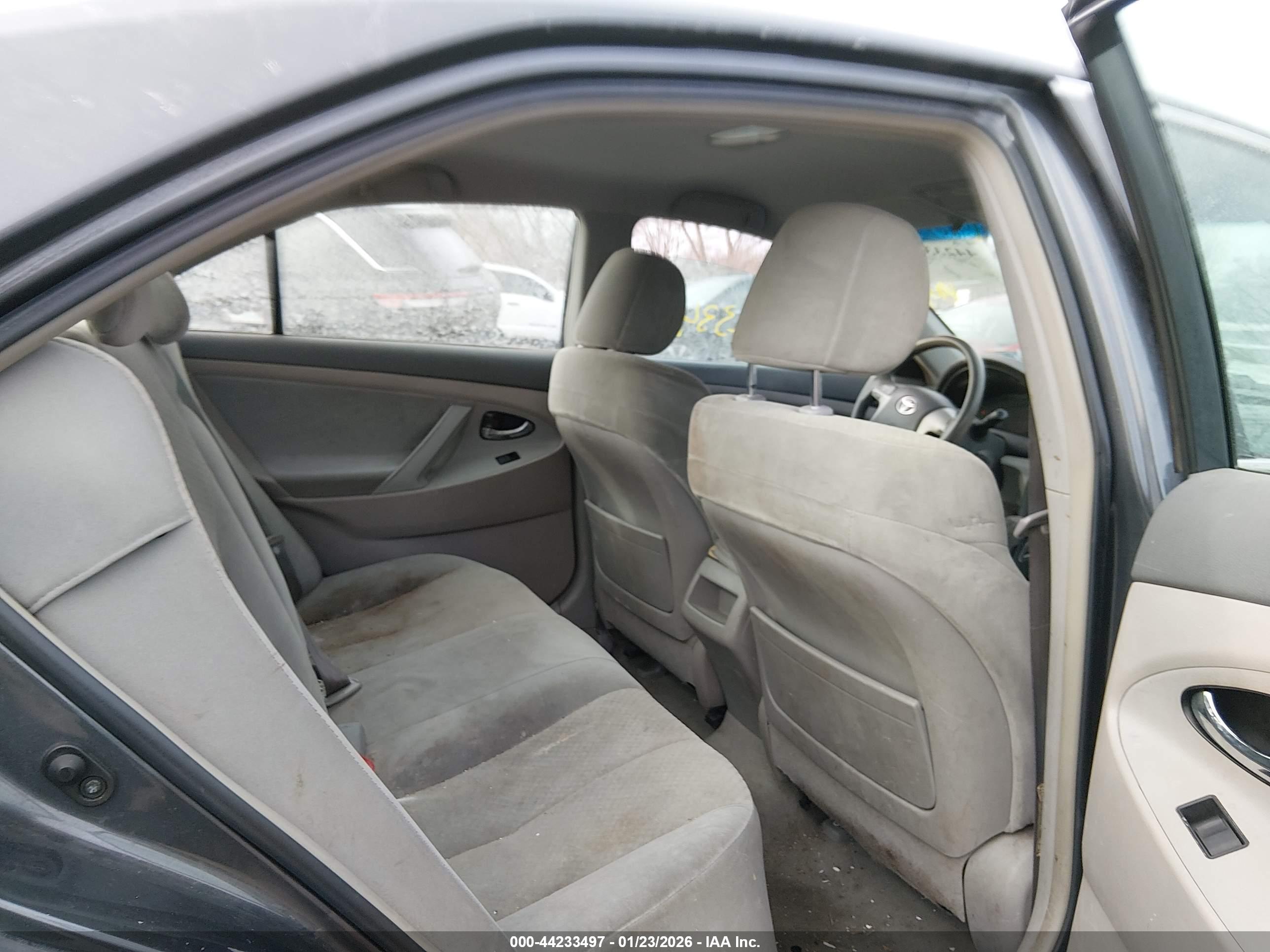 TOYOTA CAMRY image 8