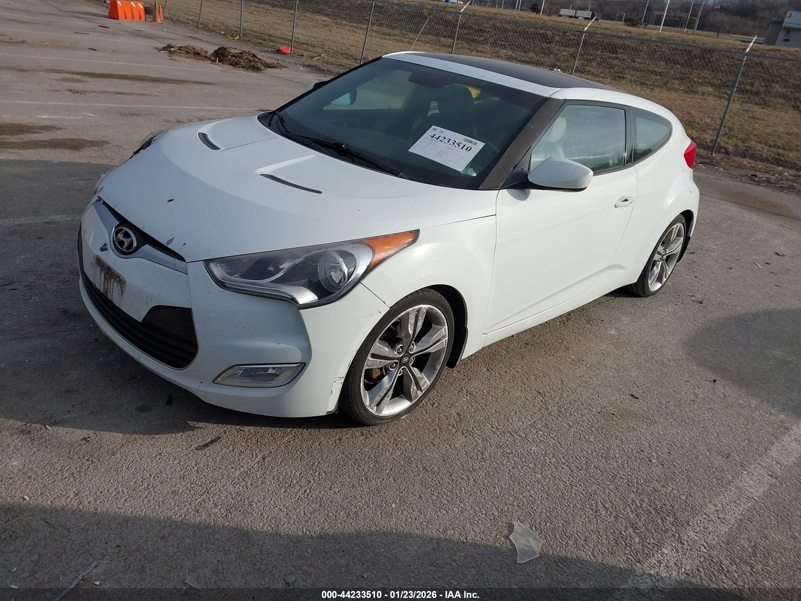 HYUNDAI VELOSTER image 2