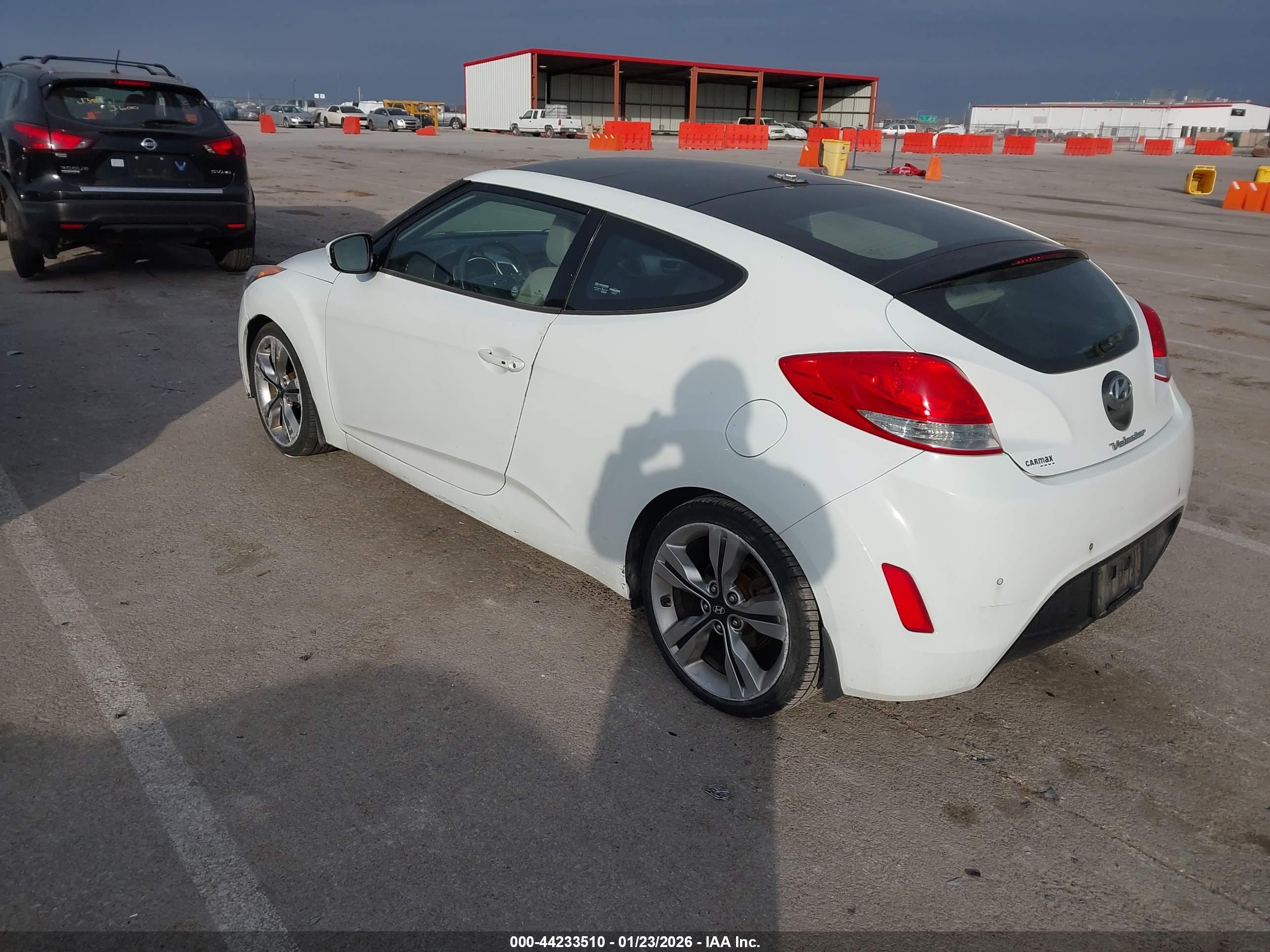 HYUNDAI VELOSTER image 3