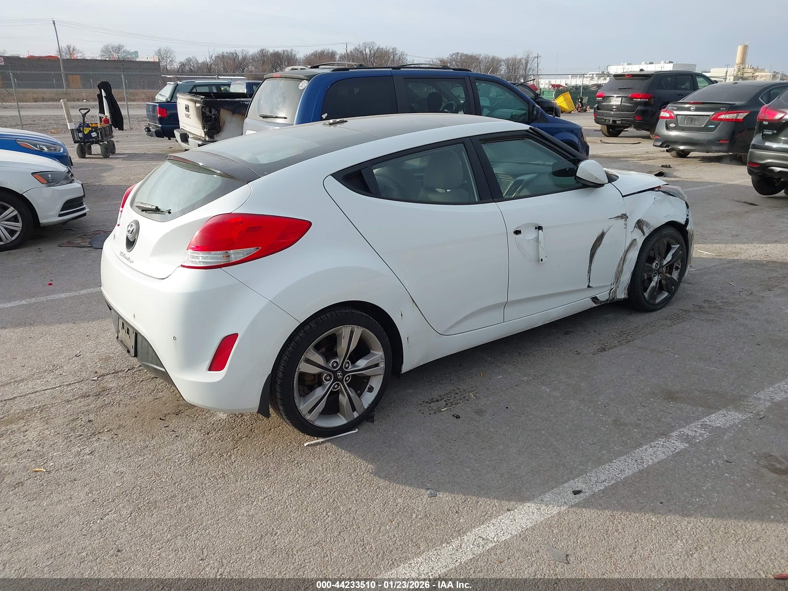 HYUNDAI VELOSTER image 4