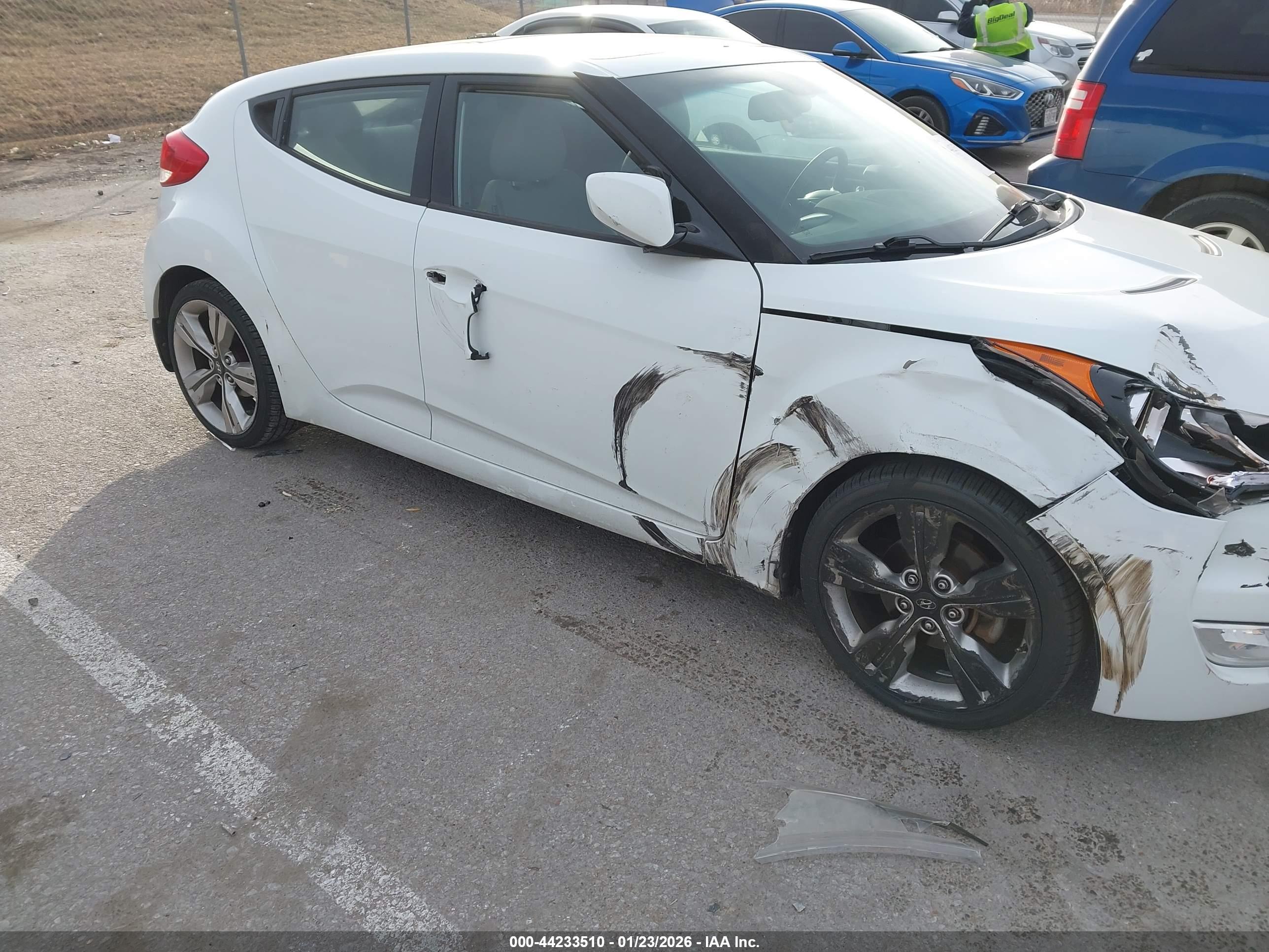HYUNDAI VELOSTER image 6
