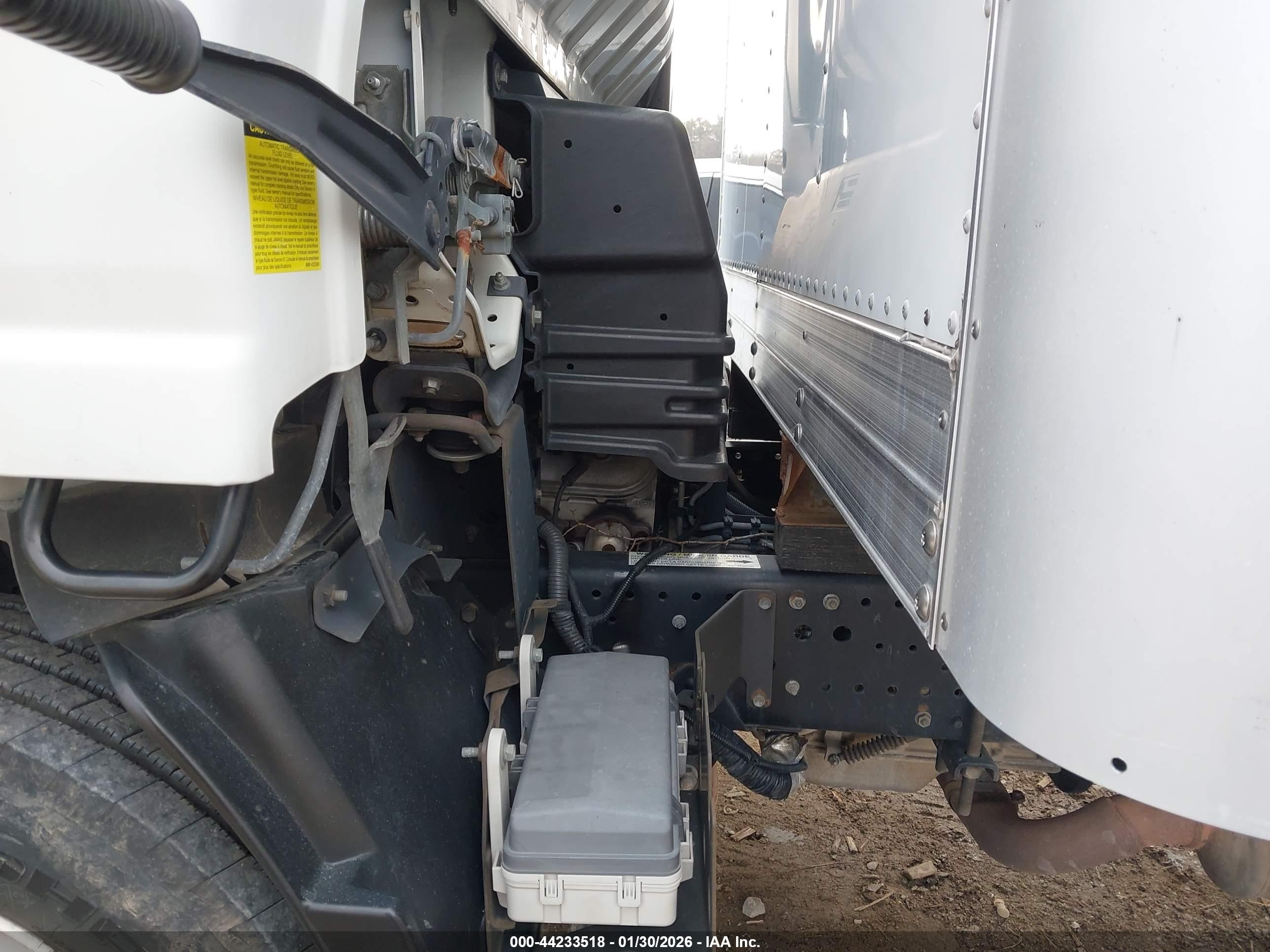 ISUZU NPR image 10