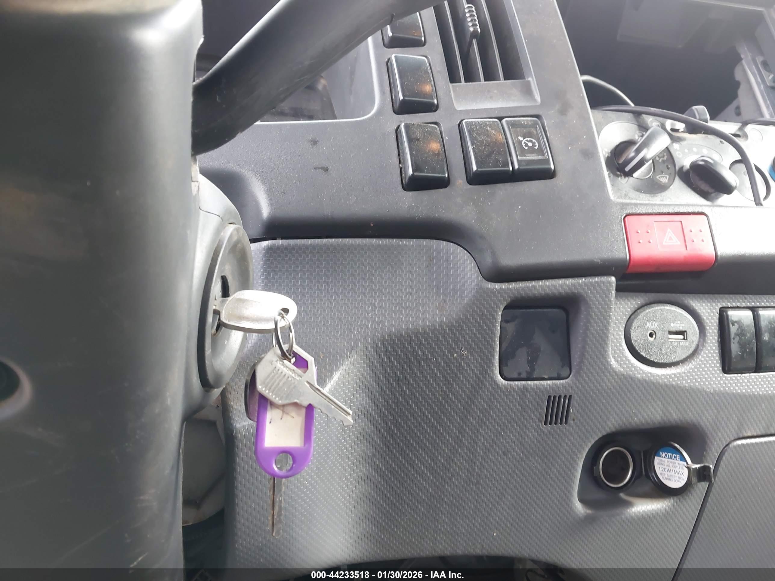 ISUZU NPR image 11