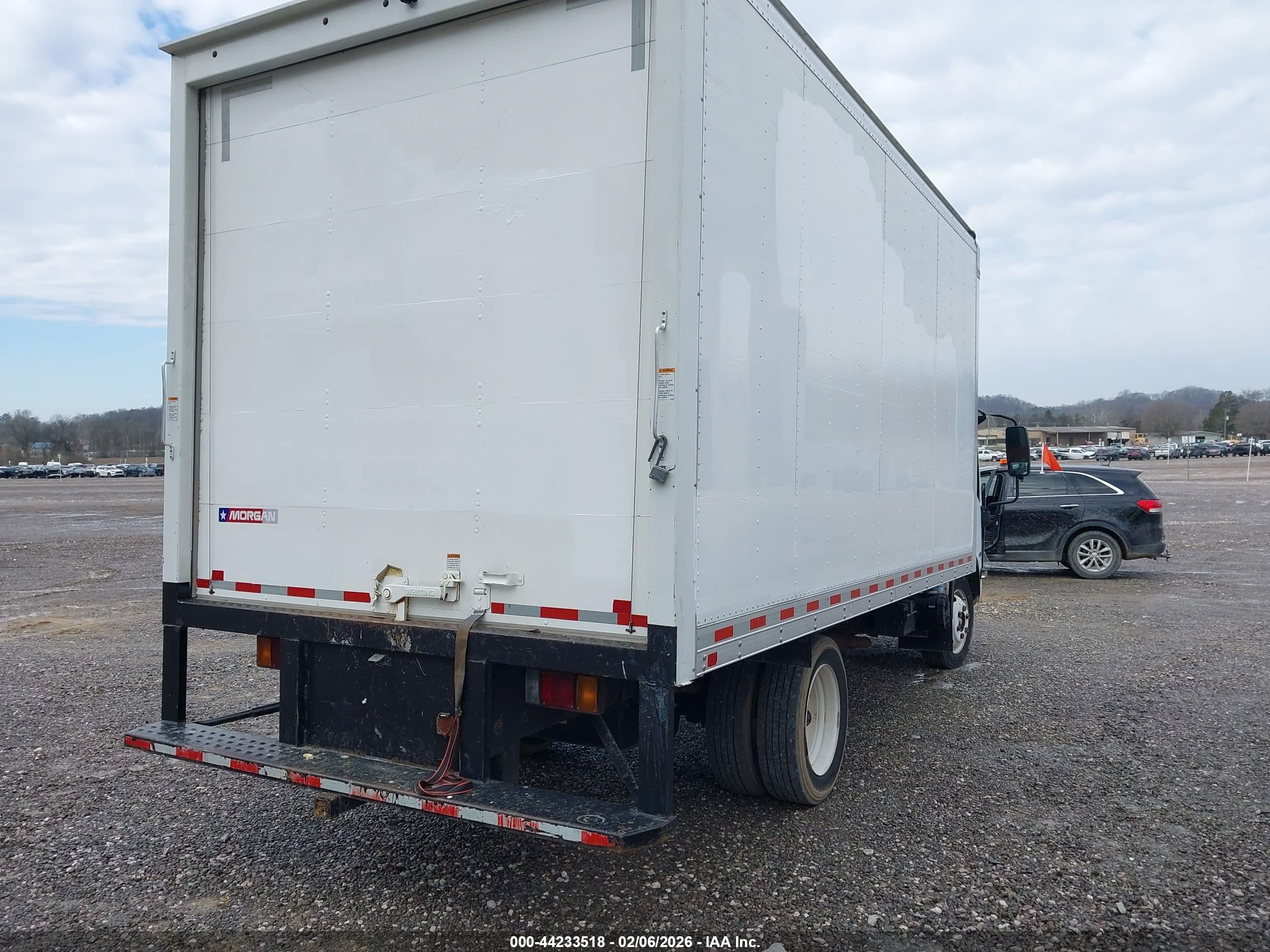 ISUZU NPR image 4