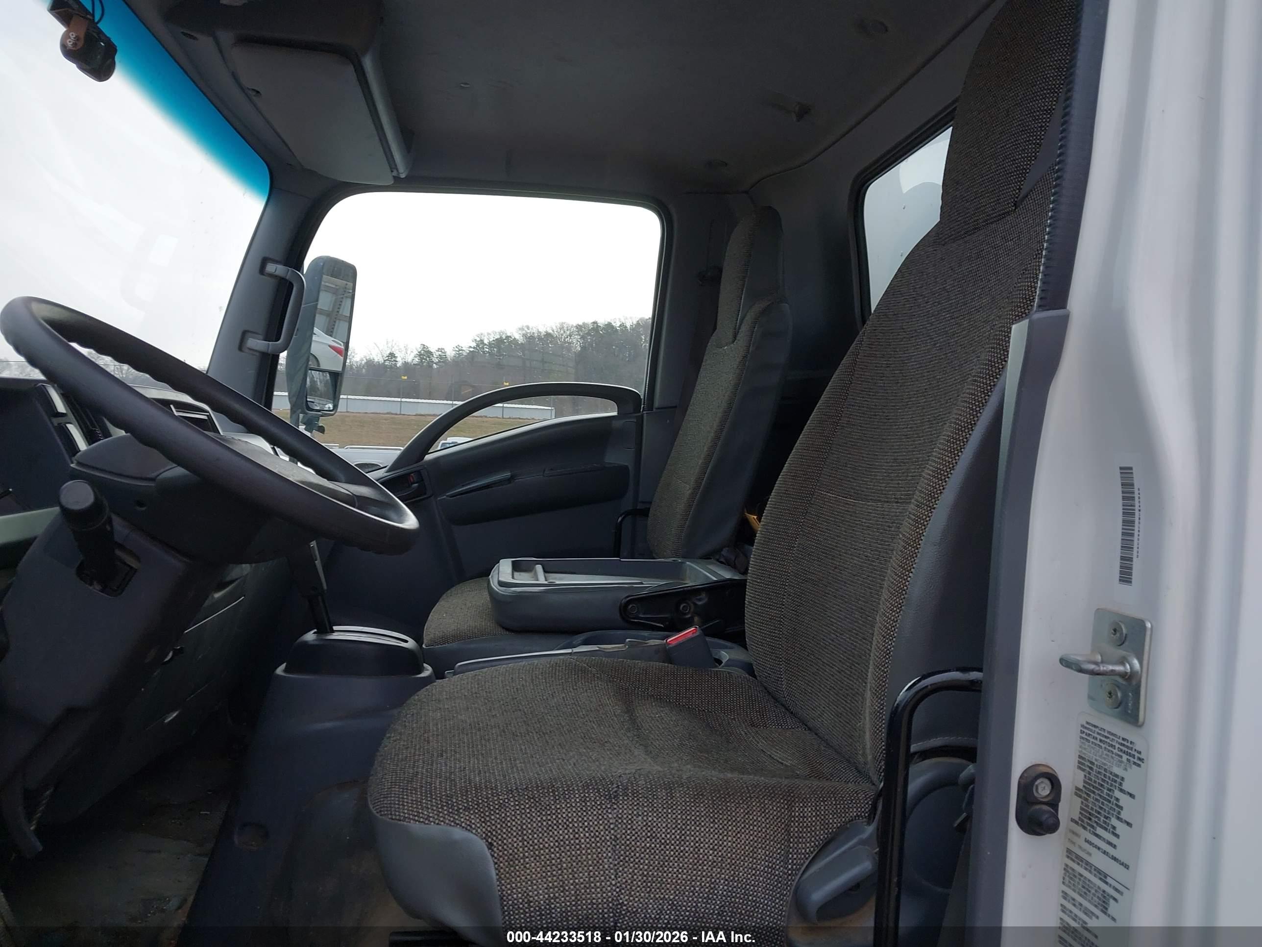 ISUZU NPR image 7