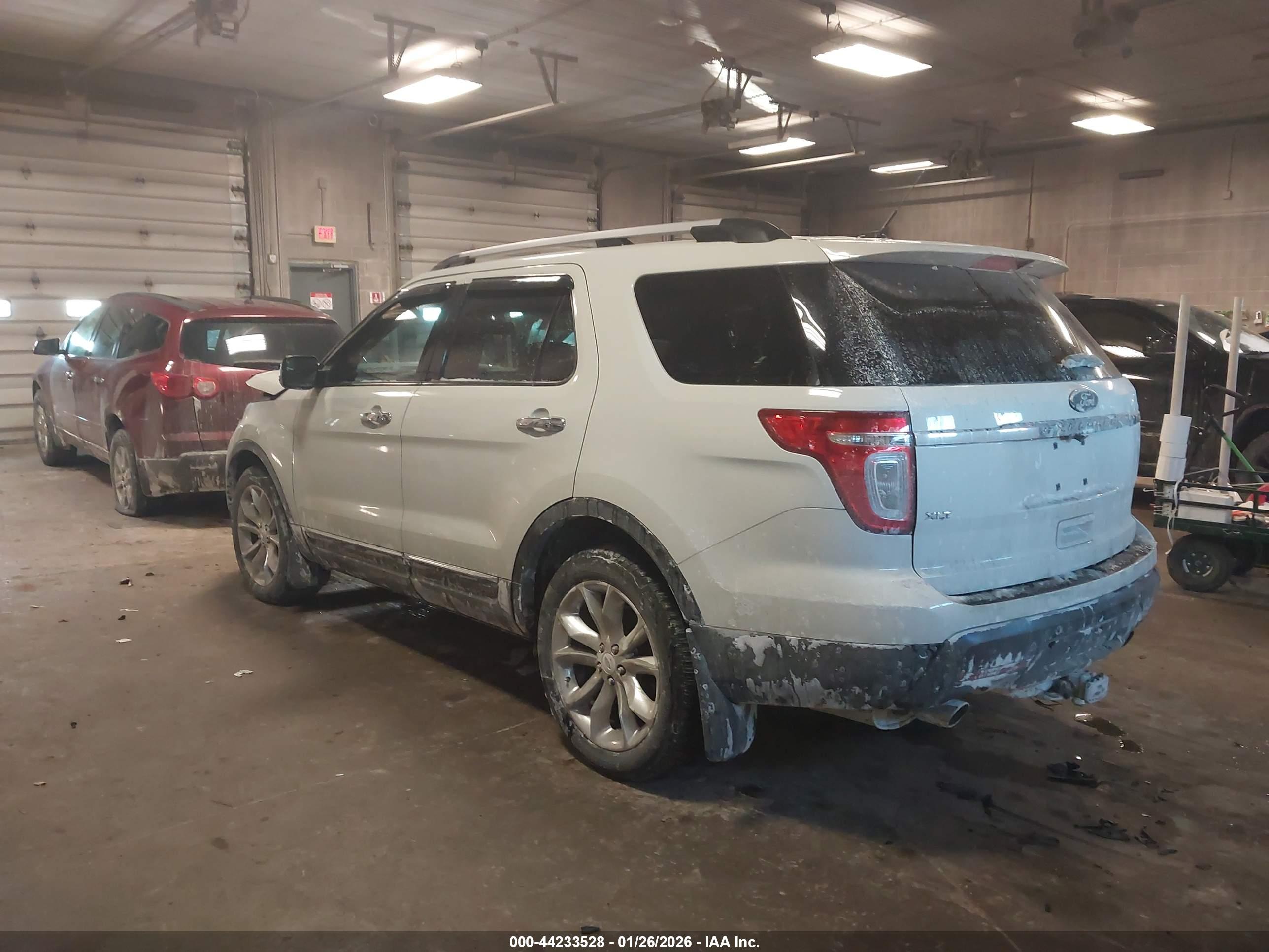FORD EXPLORER image 3