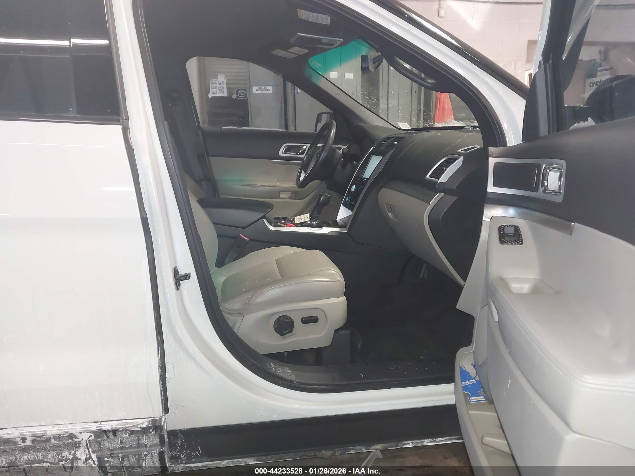 FORD EXPLORER image 5