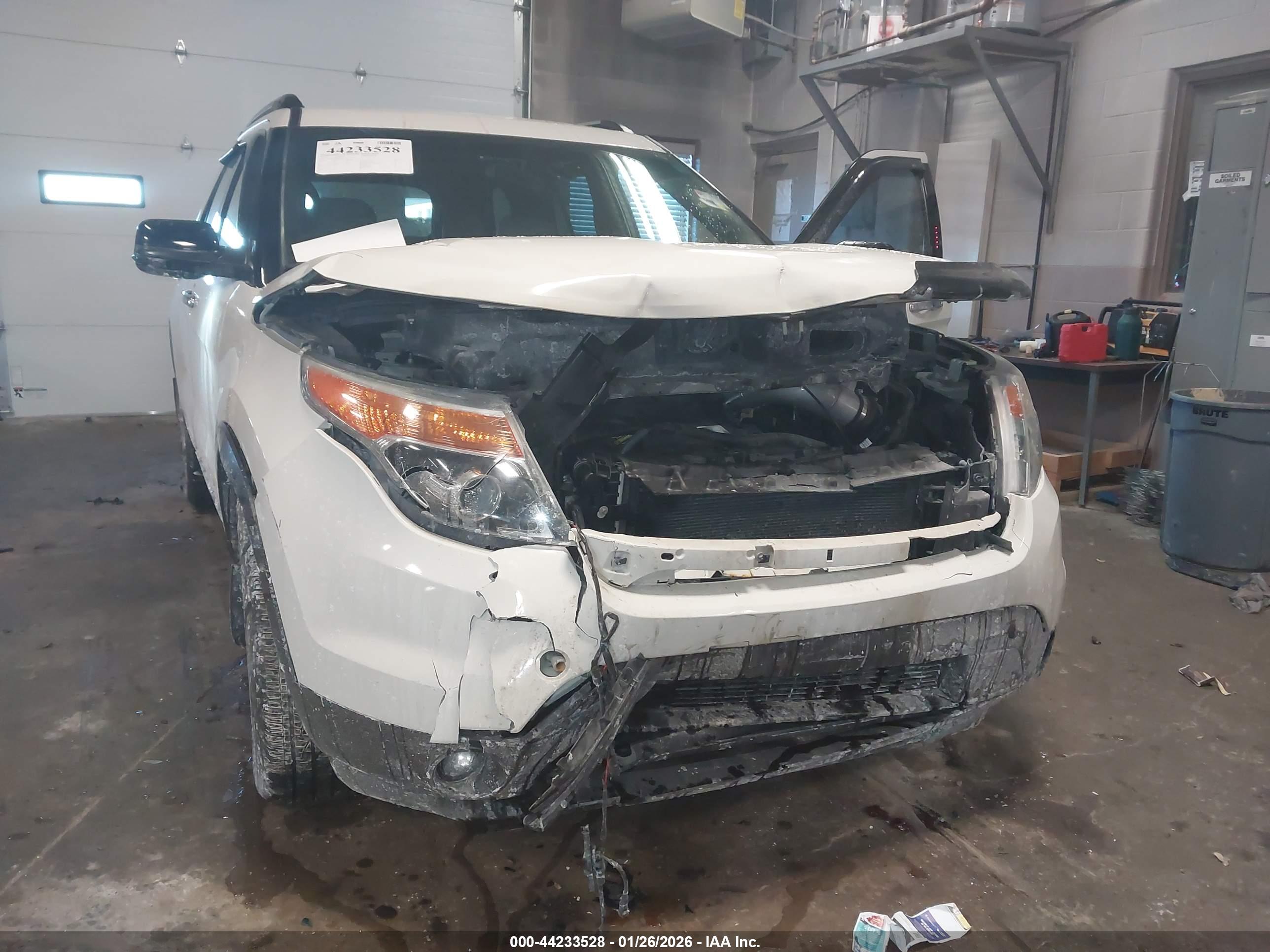 FORD EXPLORER image 6