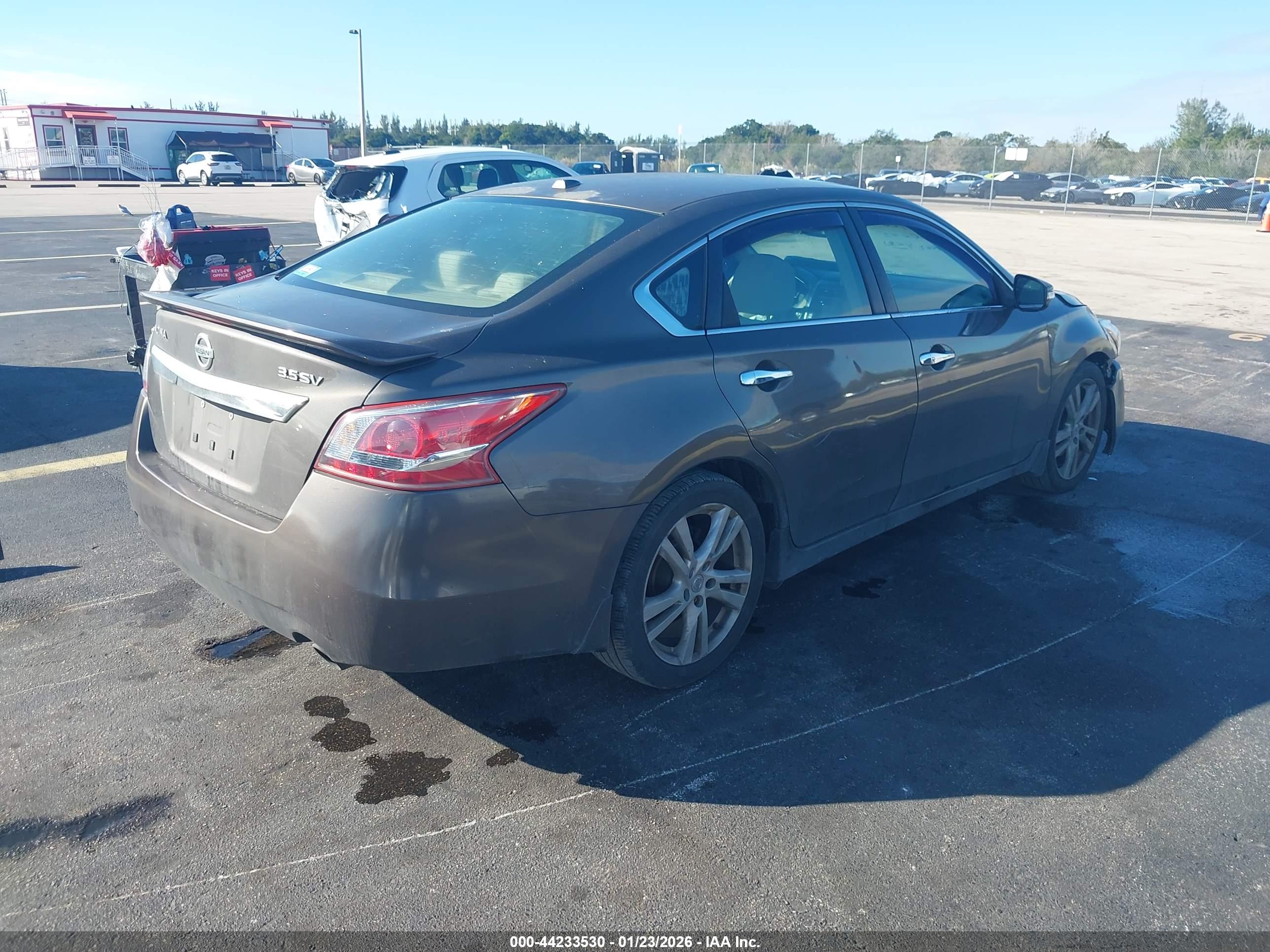 NISSAN ALTIMA image 4