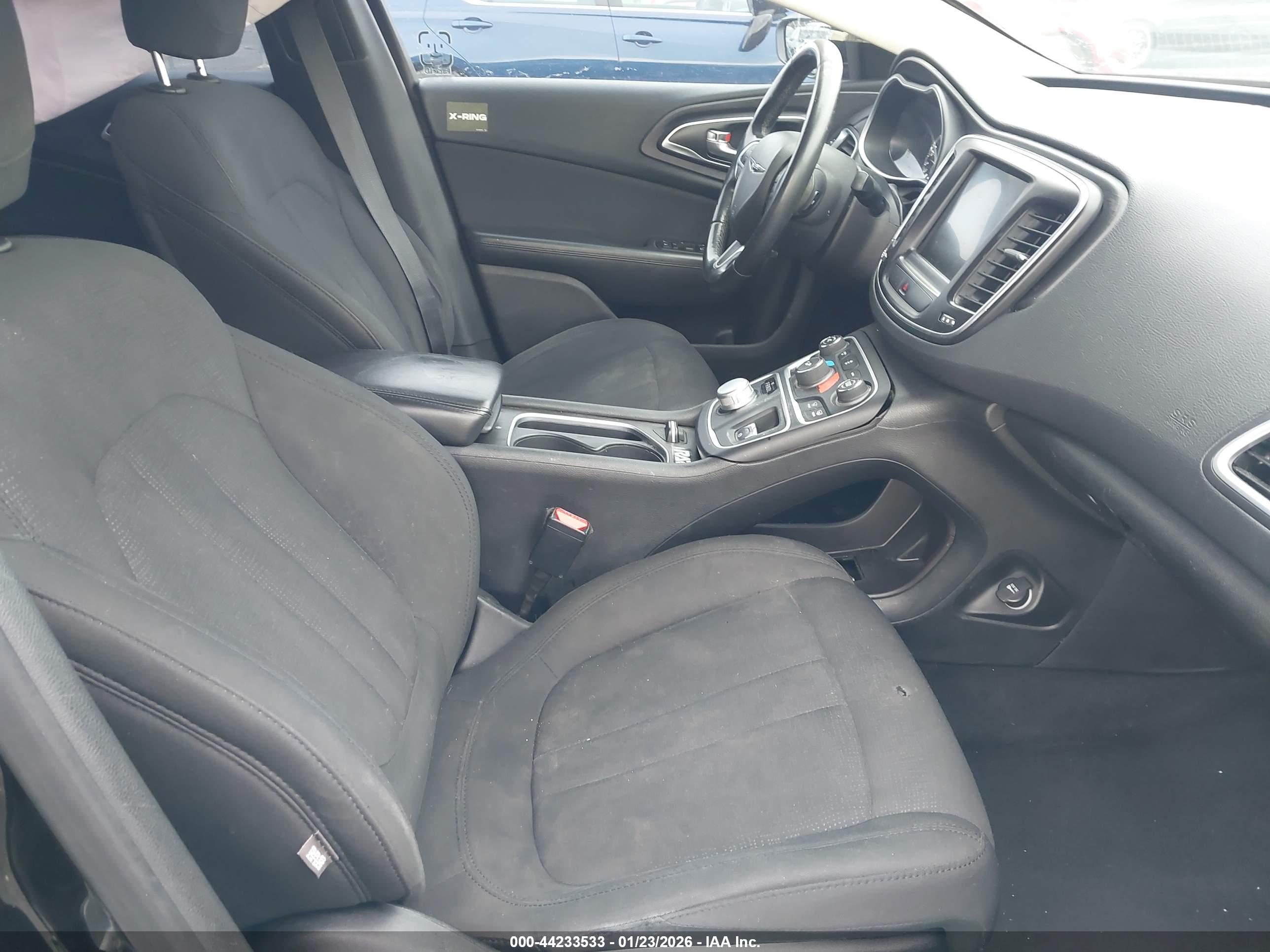 CHRYSLER 200 image 5