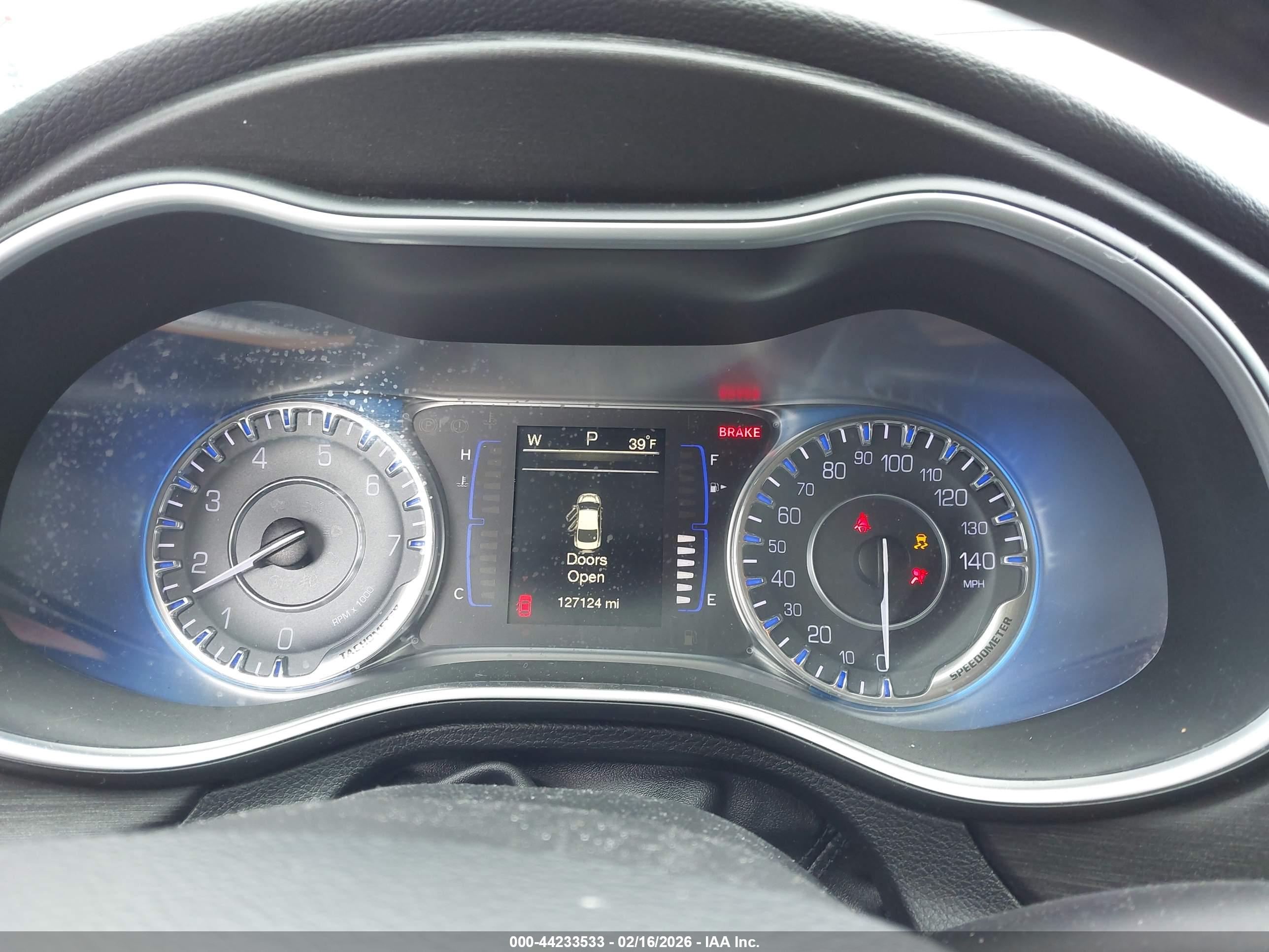 CHRYSLER 200 image 7