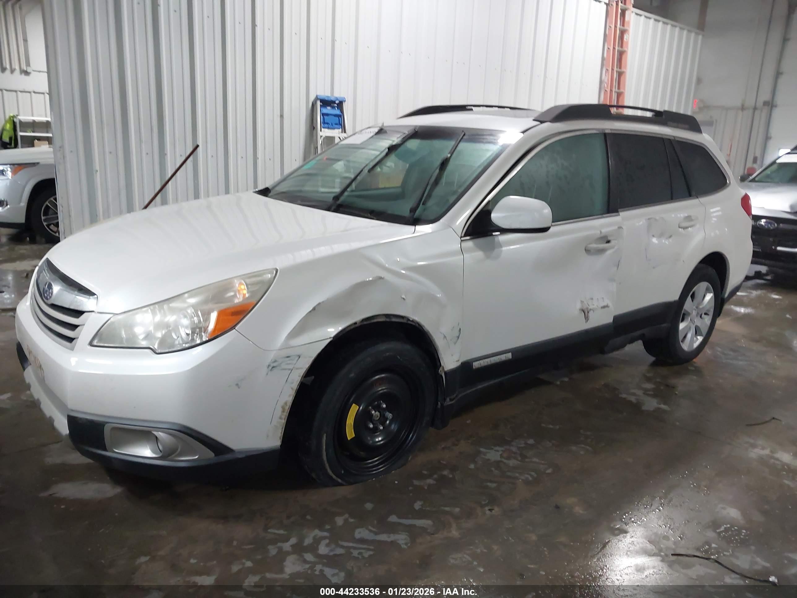 SUBARU OUTBACK image 2