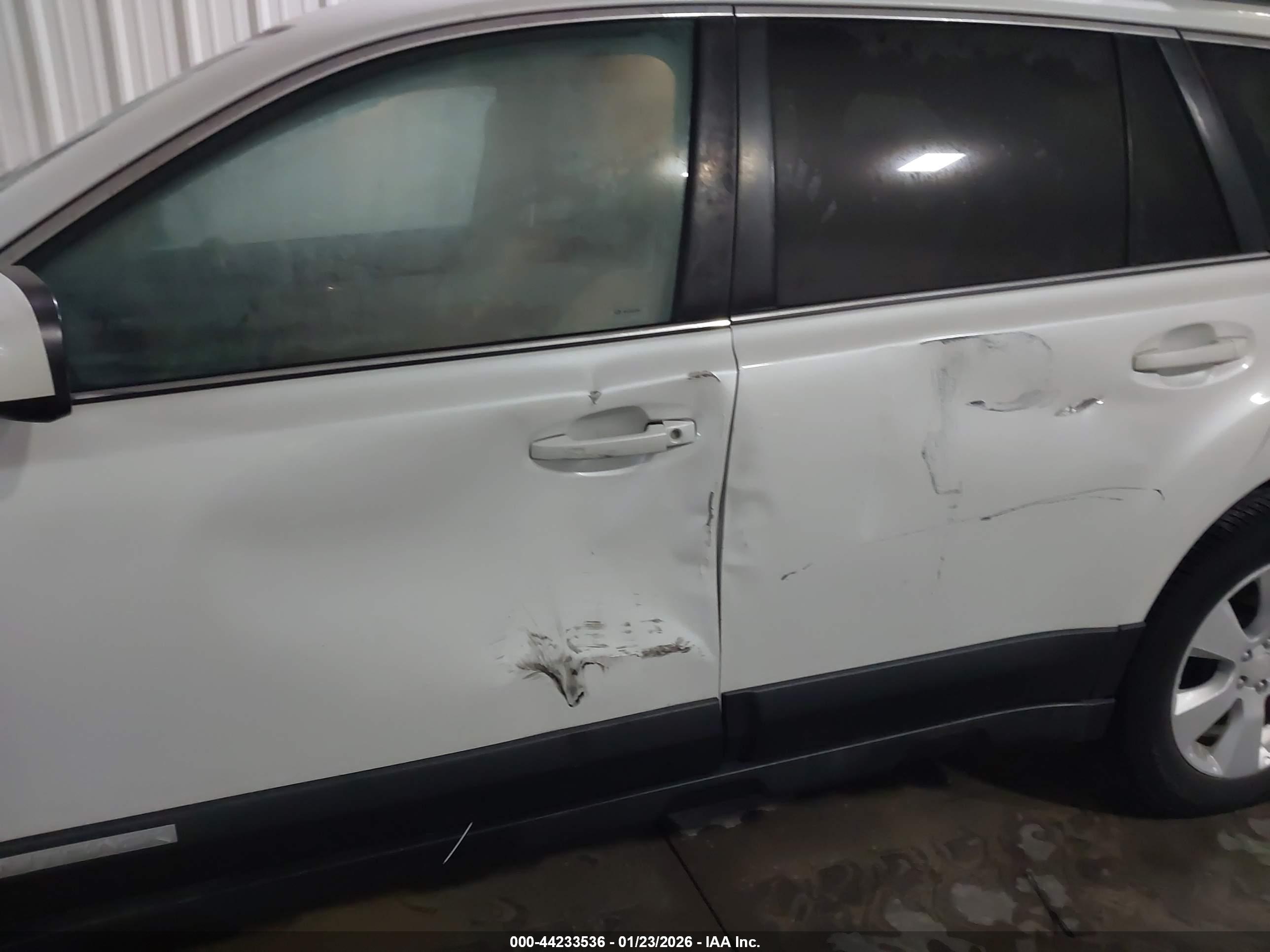 SUBARU OUTBACK image 6