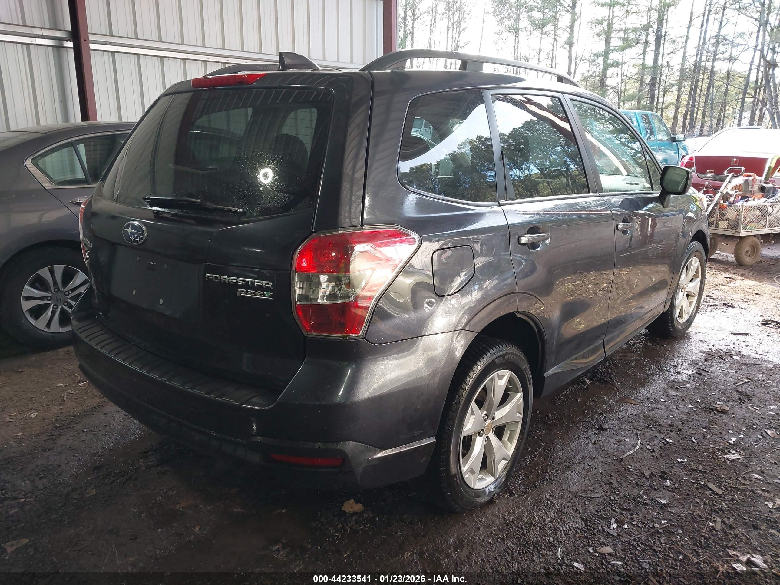 SUBARU FORESTER image 4