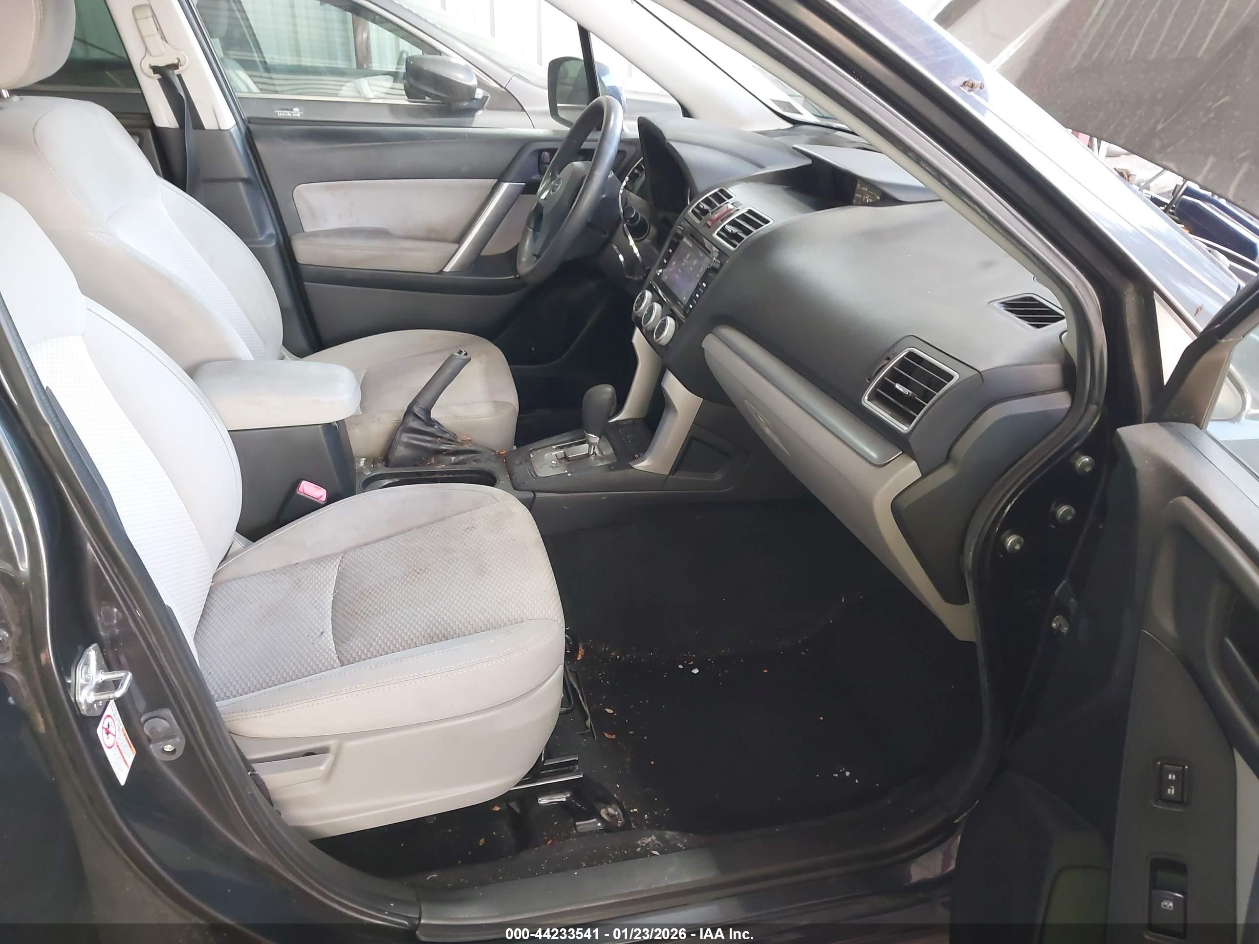 SUBARU FORESTER image 5