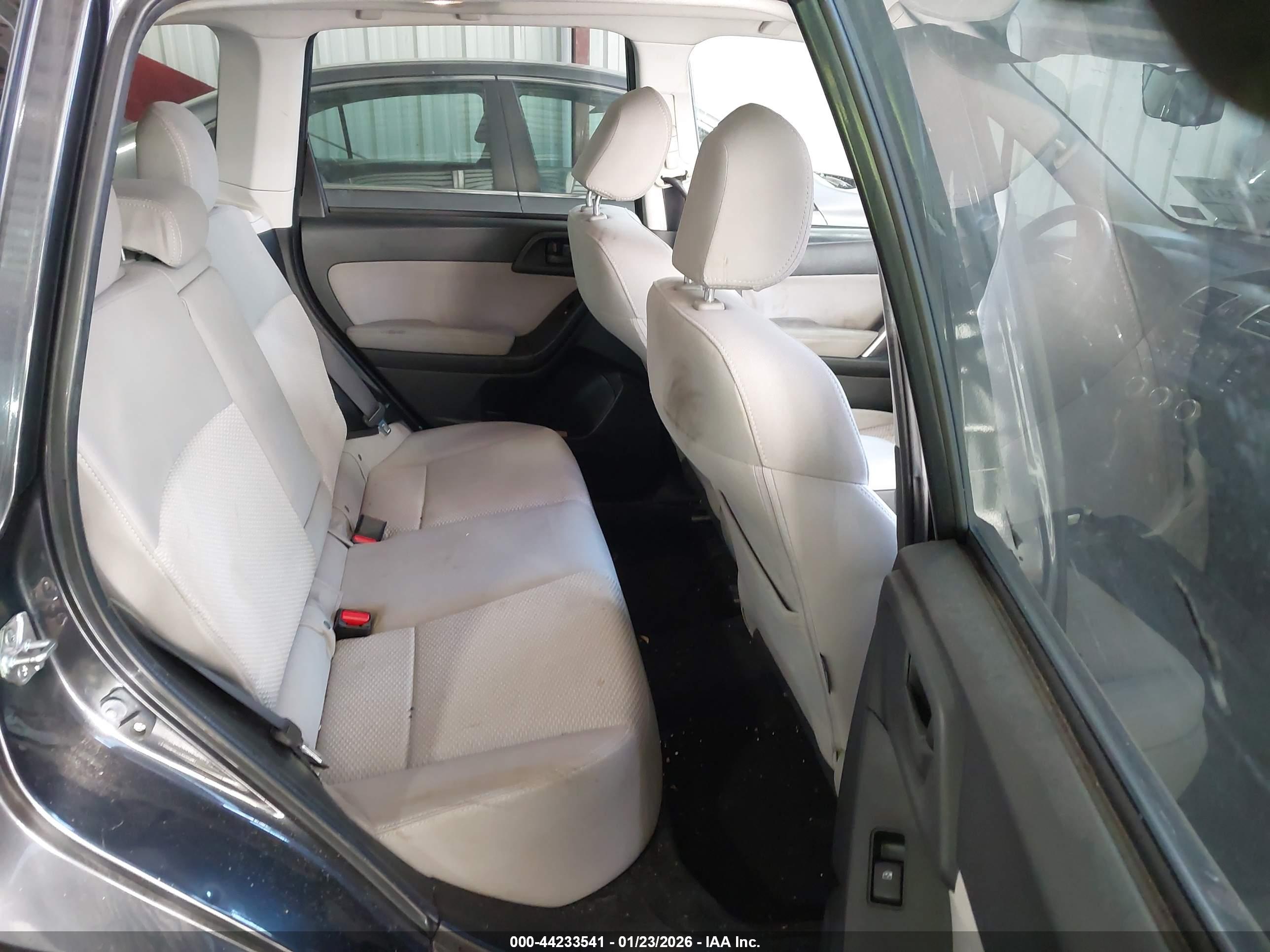 SUBARU FORESTER image 8