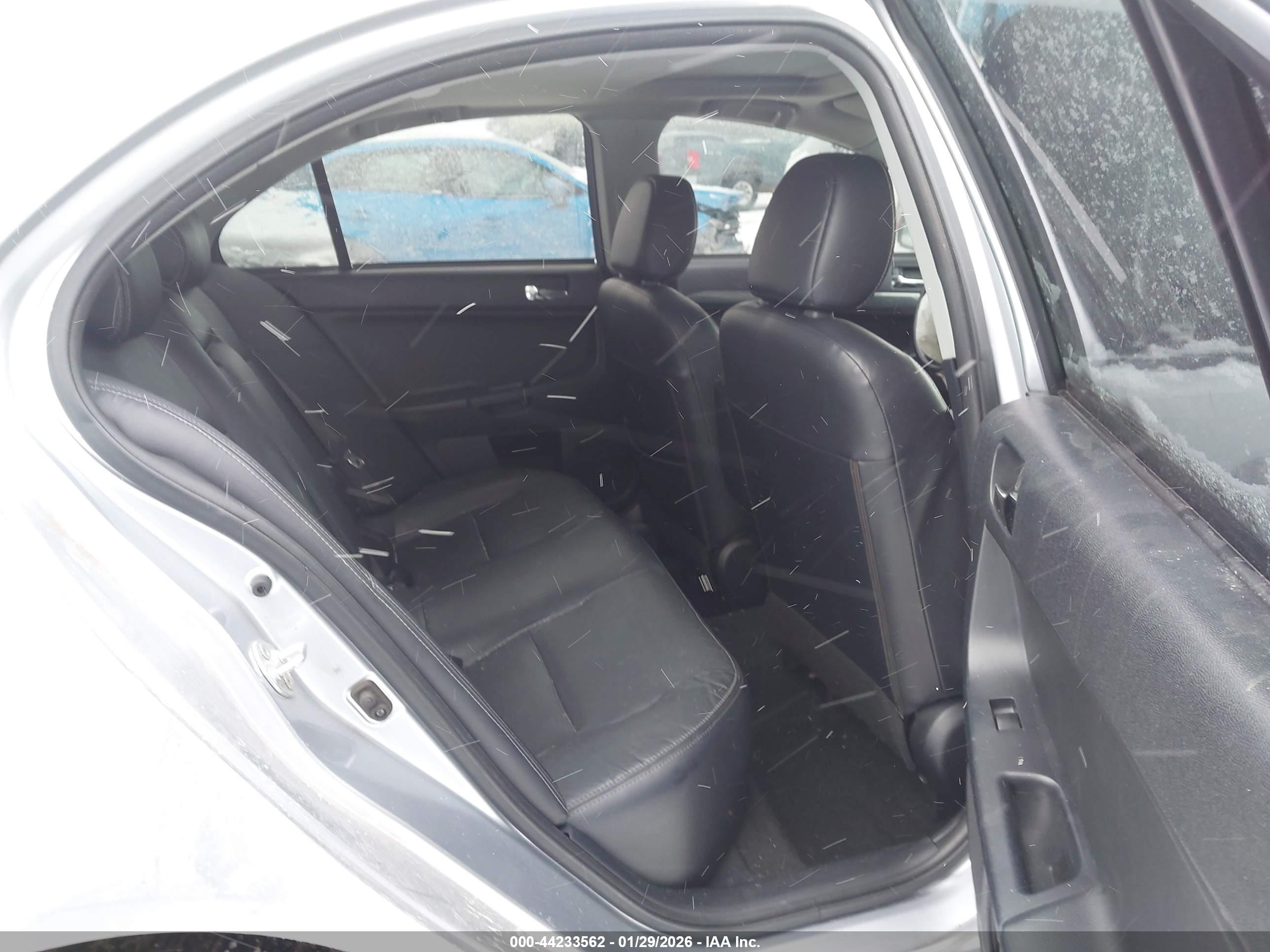 MITSUBISHI LANCER image 8
