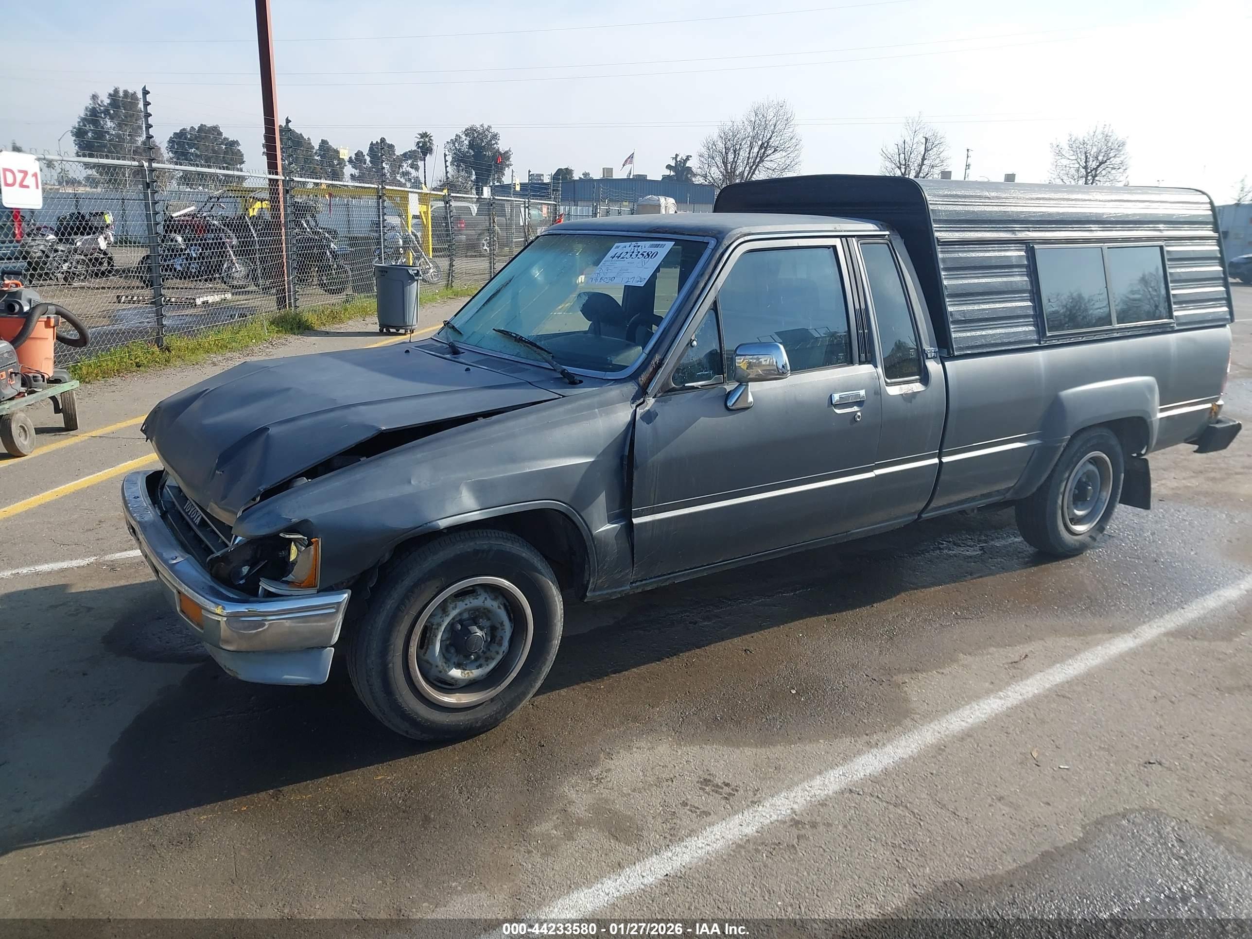 TOYOTA PICKUP image 2