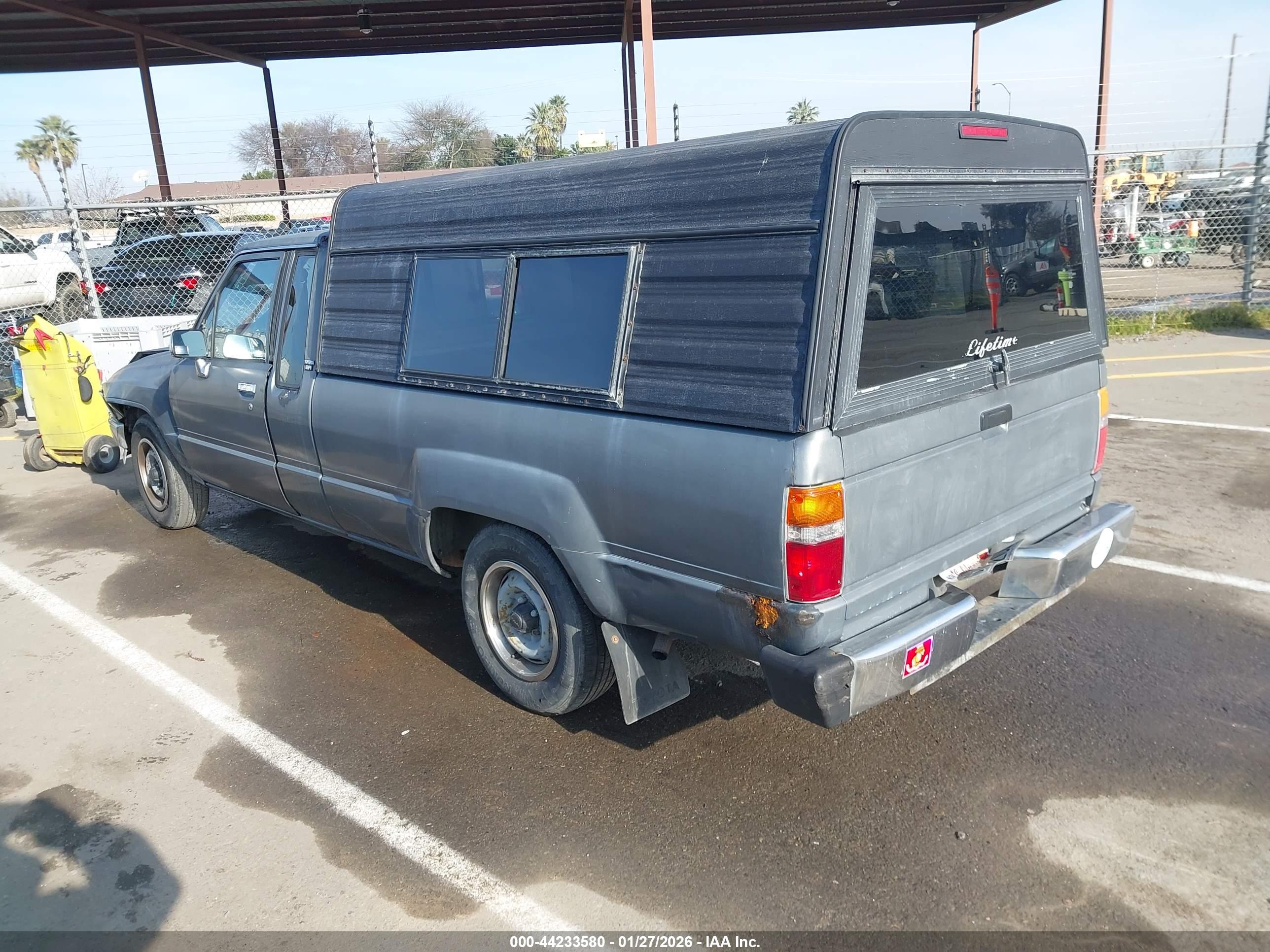 TOYOTA PICKUP image 3