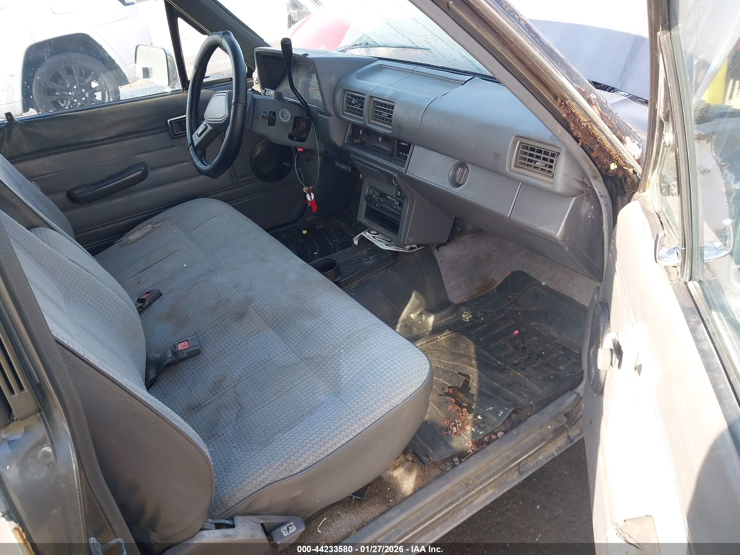 TOYOTA PICKUP image 5