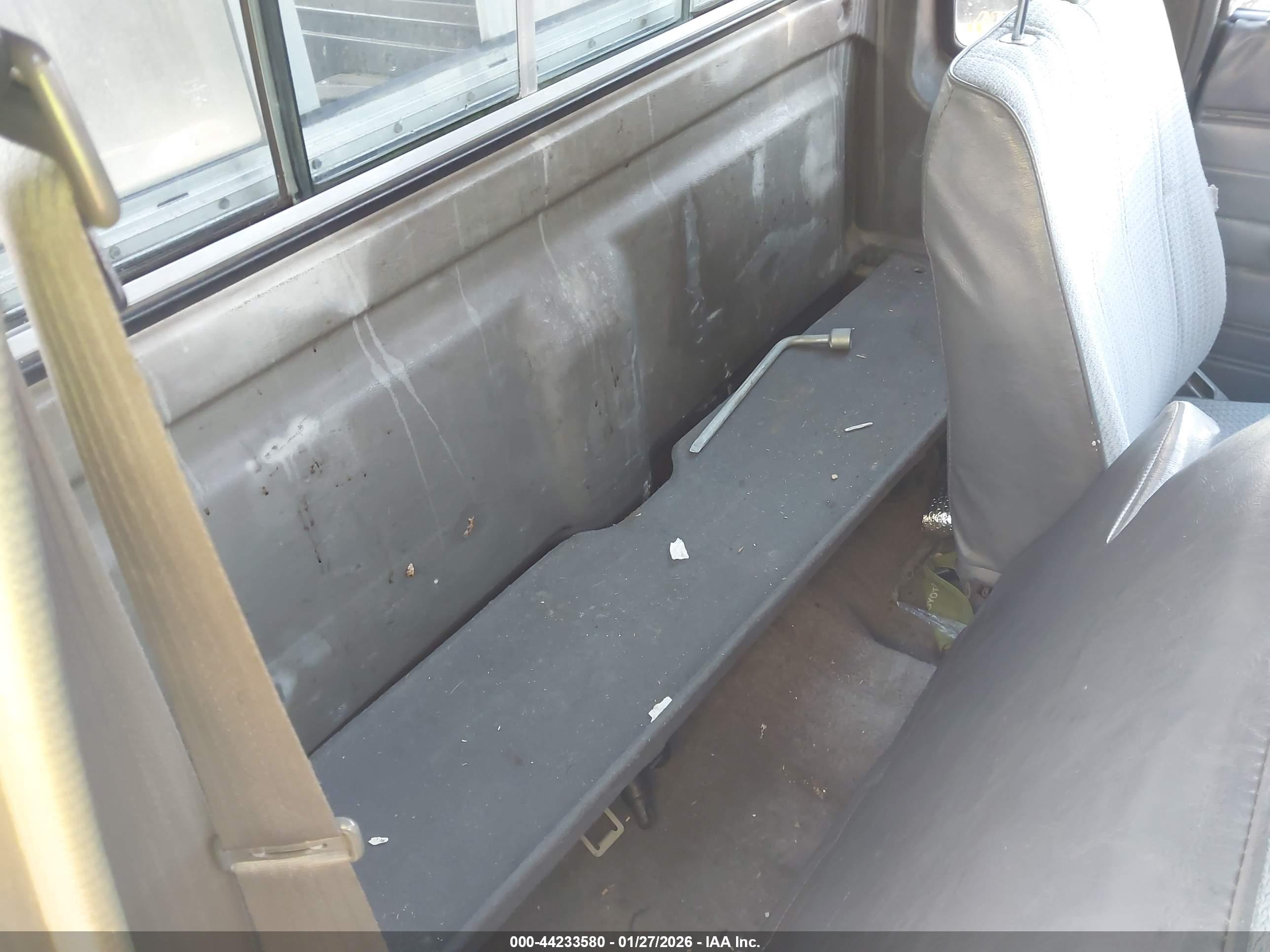 TOYOTA PICKUP image 8