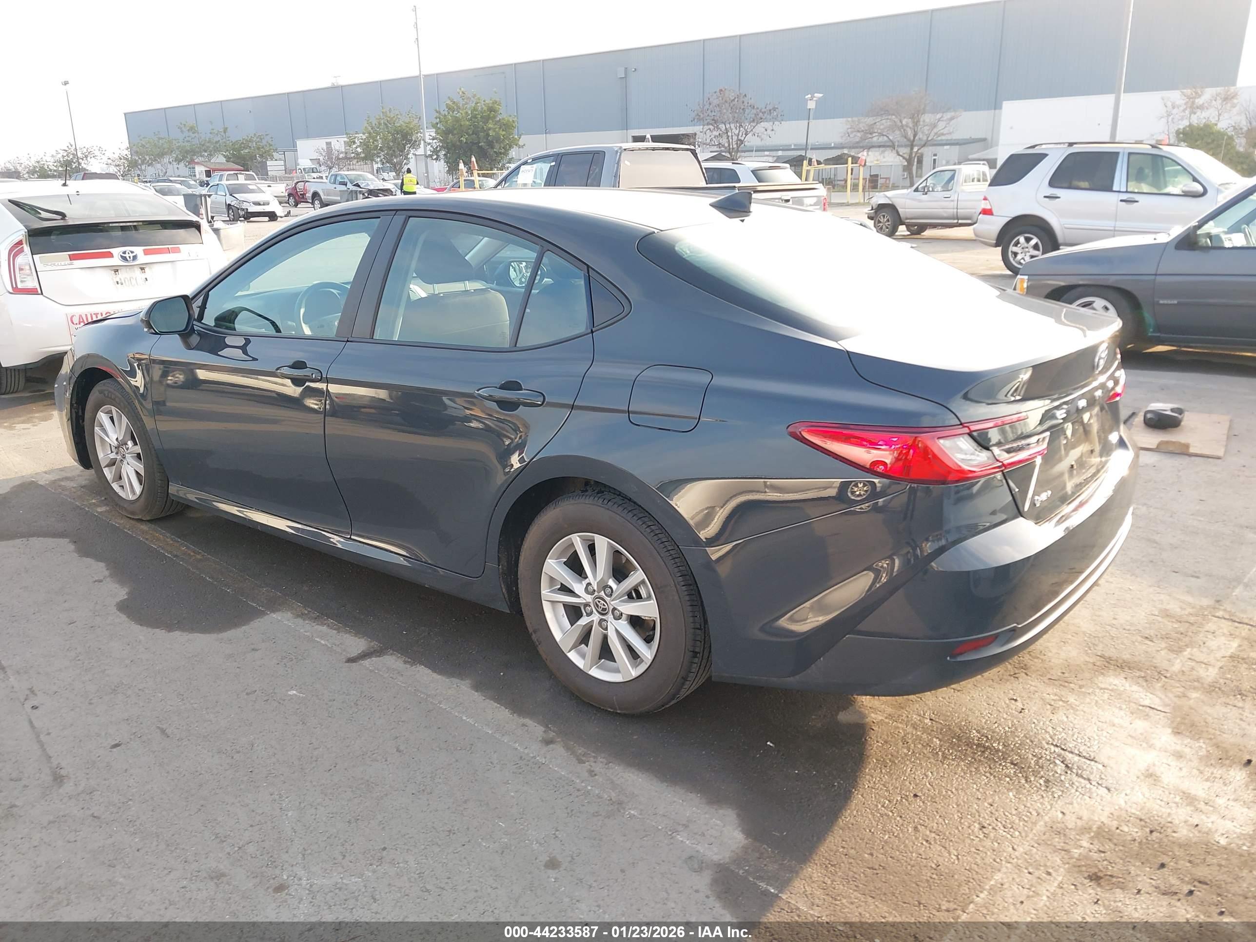 TOYOTA CAMRY image 3