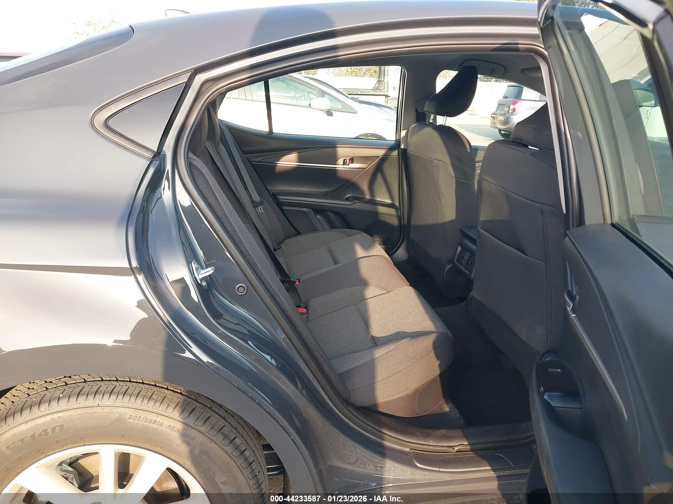 TOYOTA CAMRY image 8