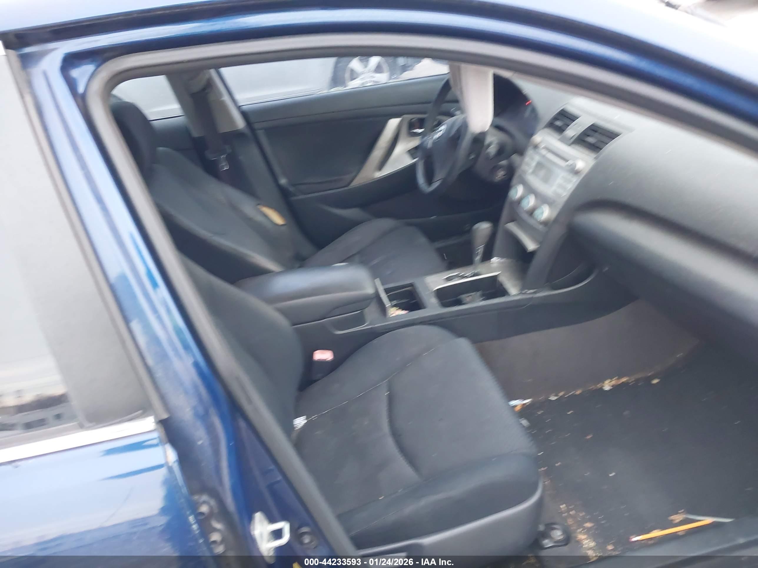 TOYOTA CAMRY image 5