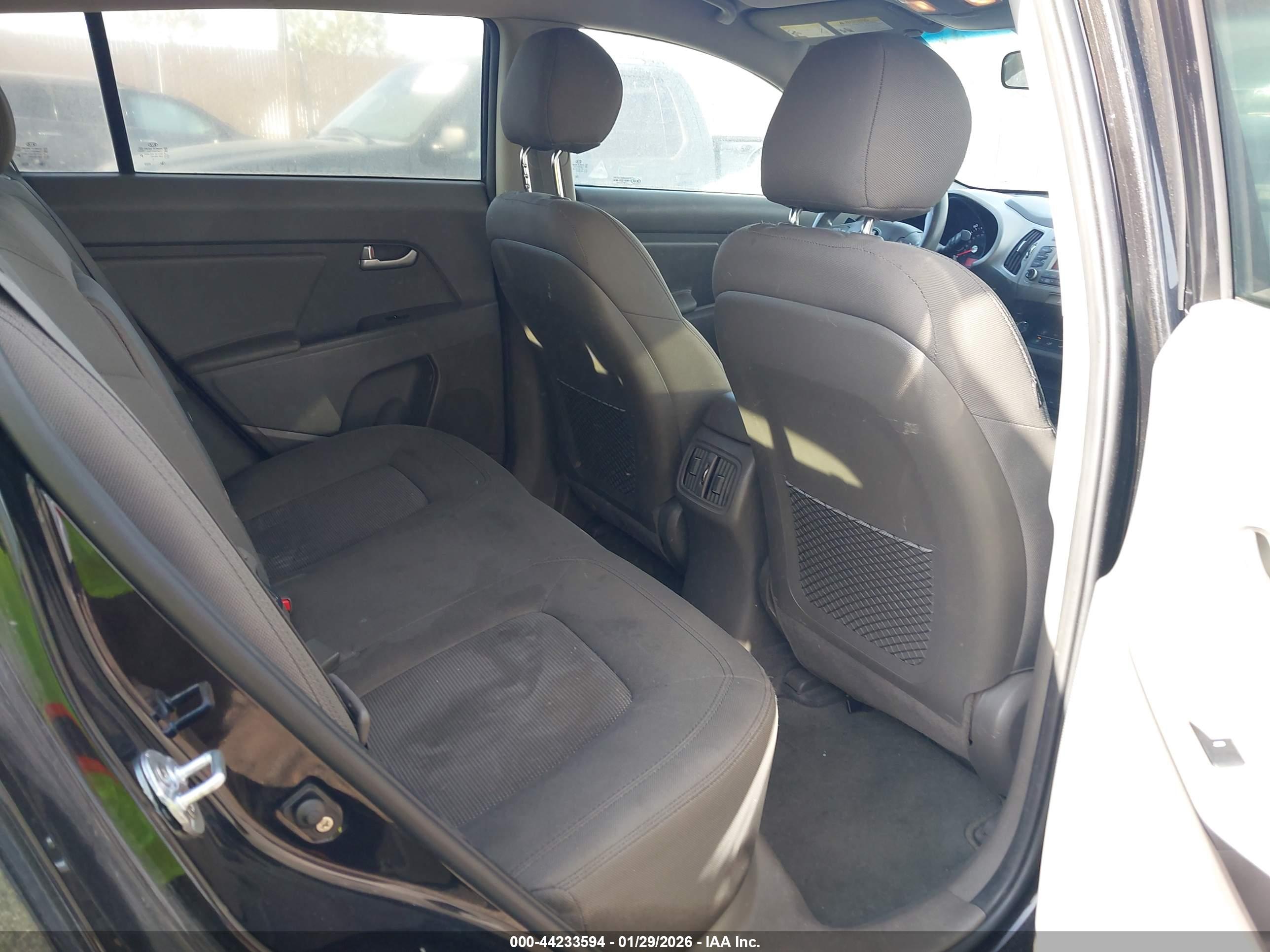 KIA SPORTAGE image 8