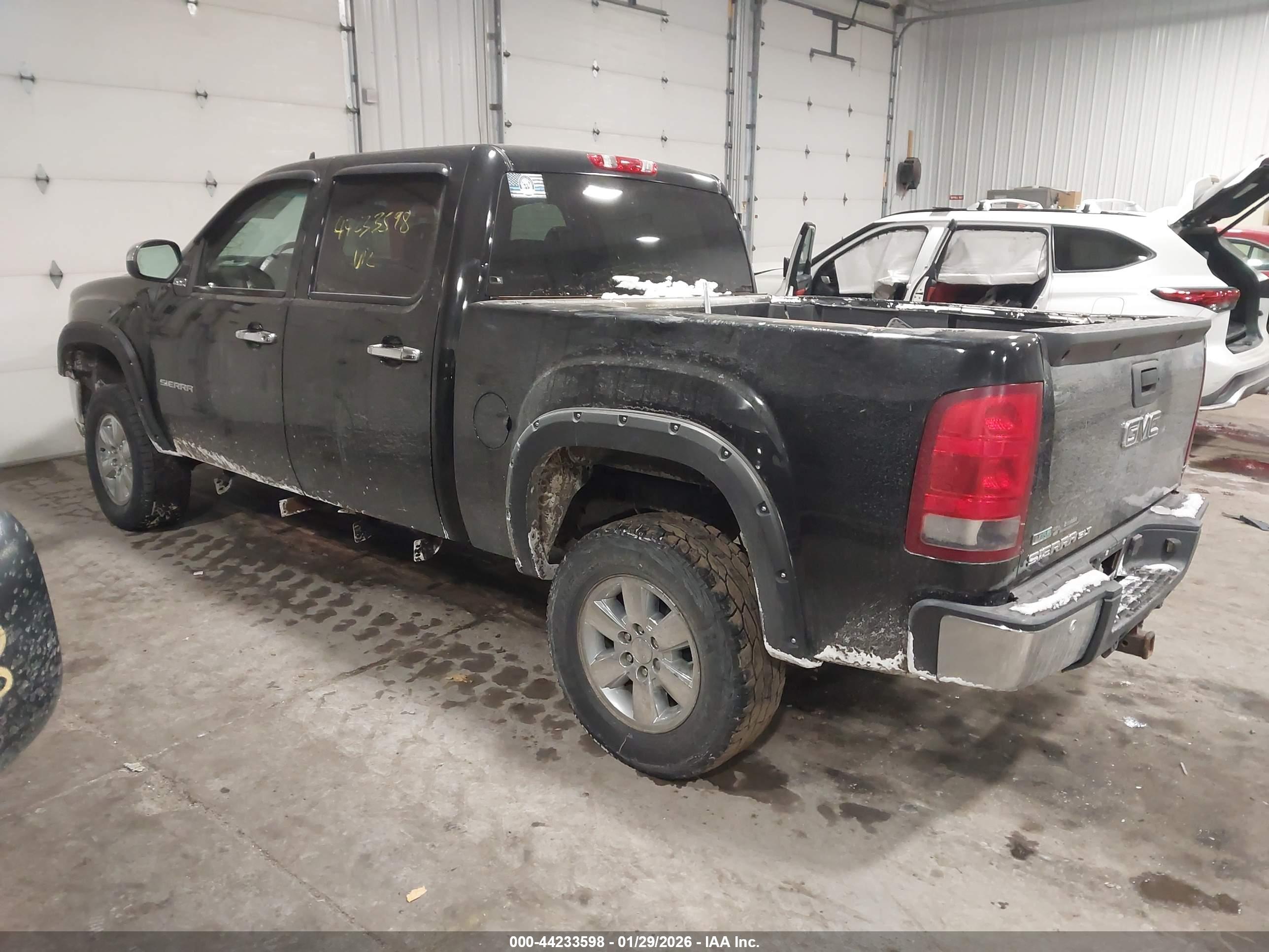 GMC SIERRA image 3
