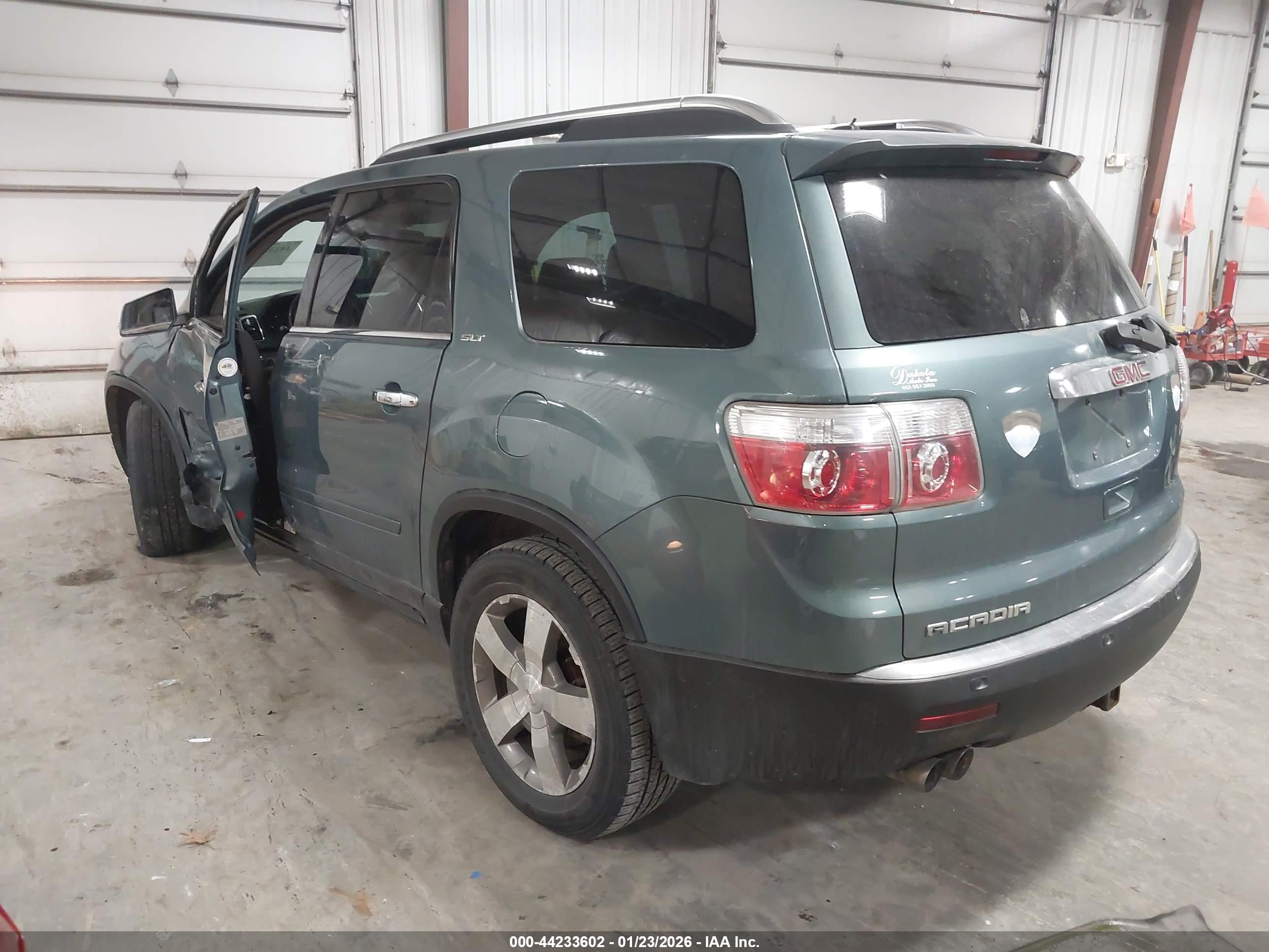 GMC ACADIA image 3