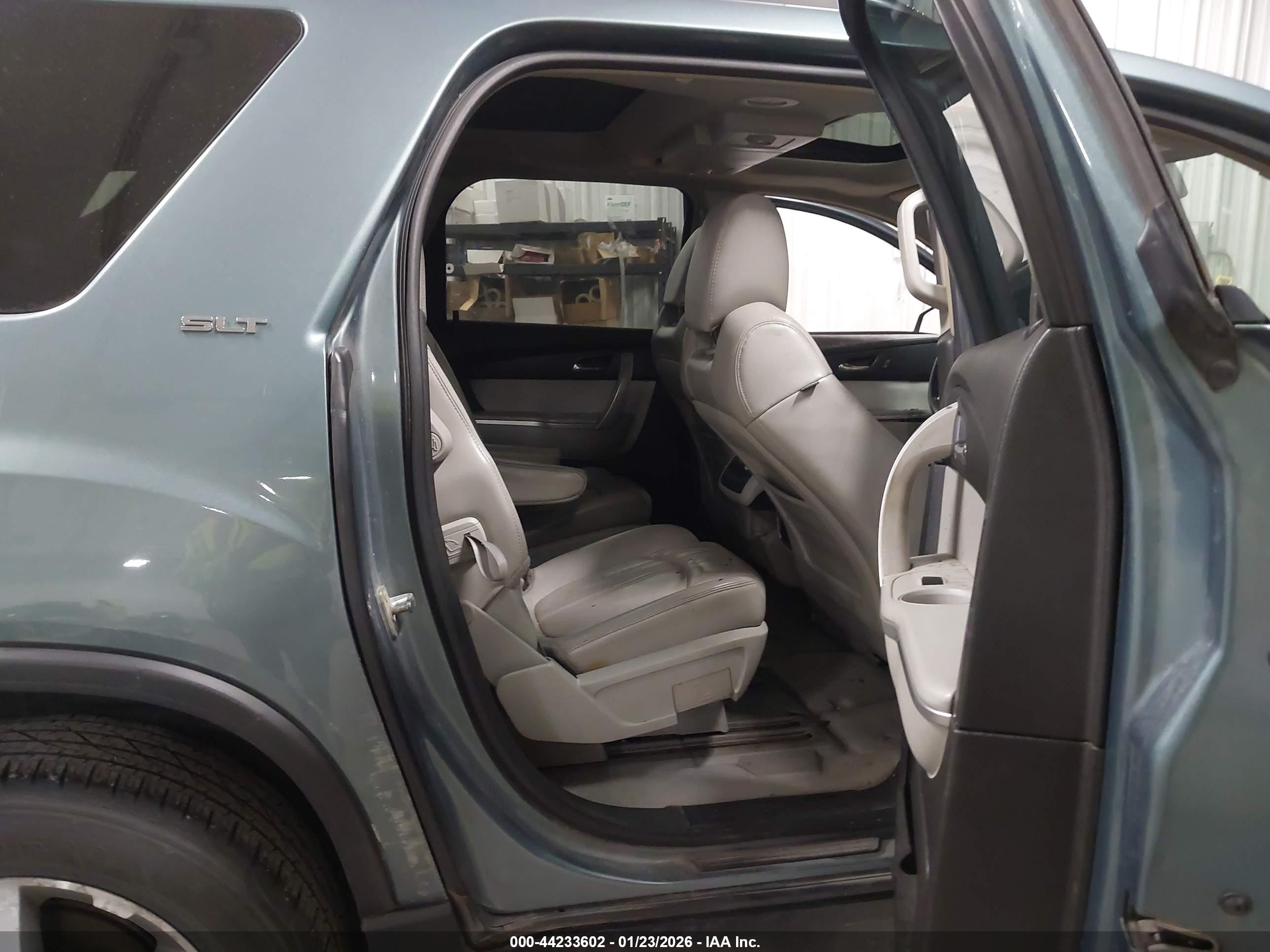GMC ACADIA image 8