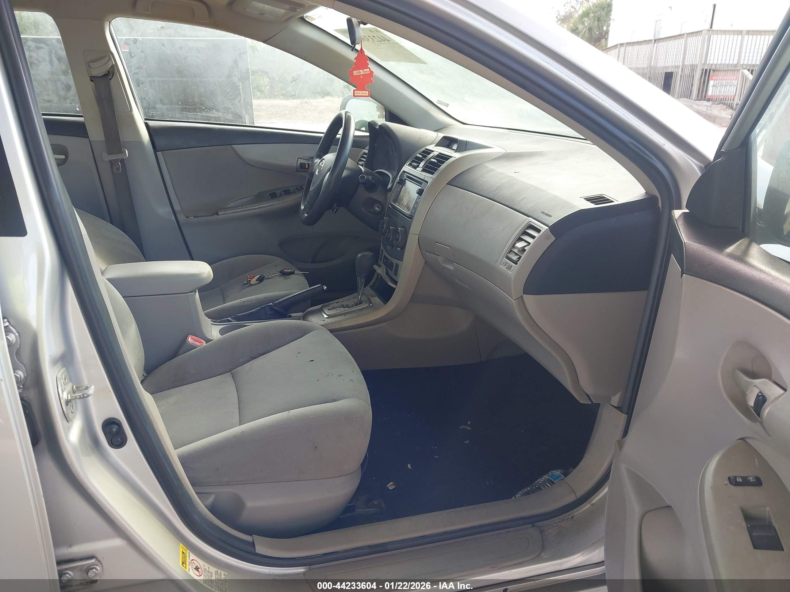 TOYOTA COROLLA image 5
