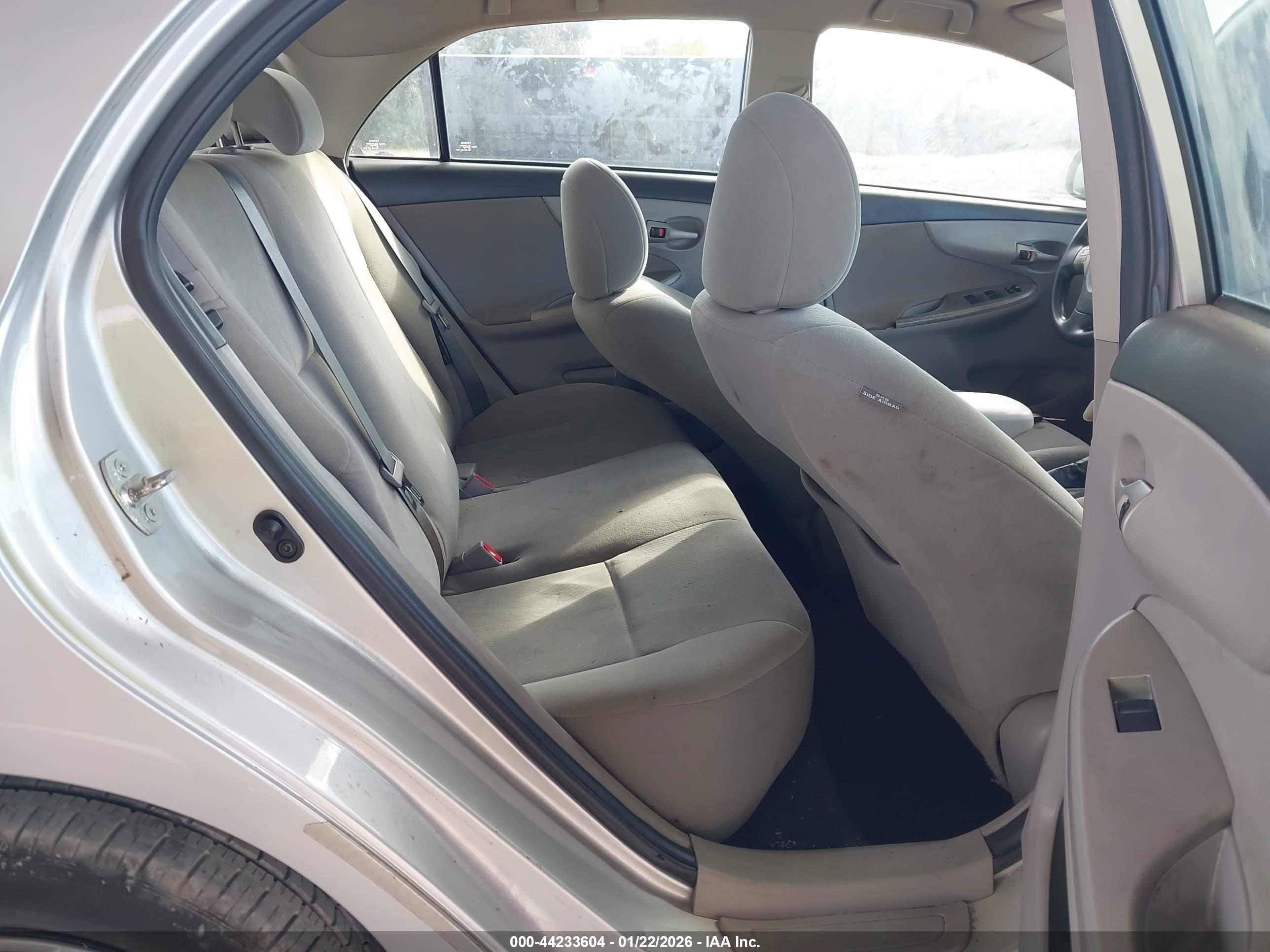 TOYOTA COROLLA image 8